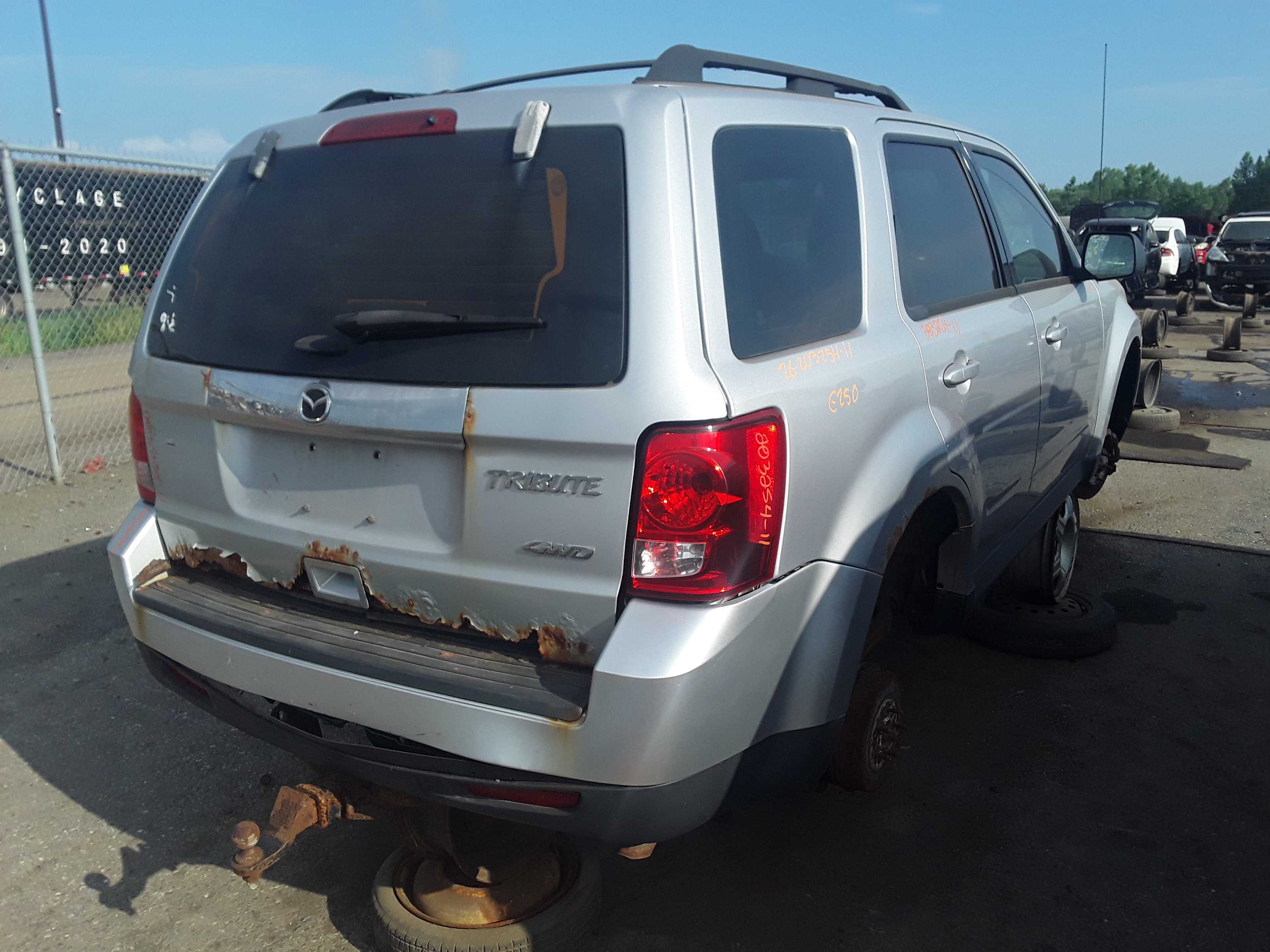 MAZDA TRIBUTE 2011
