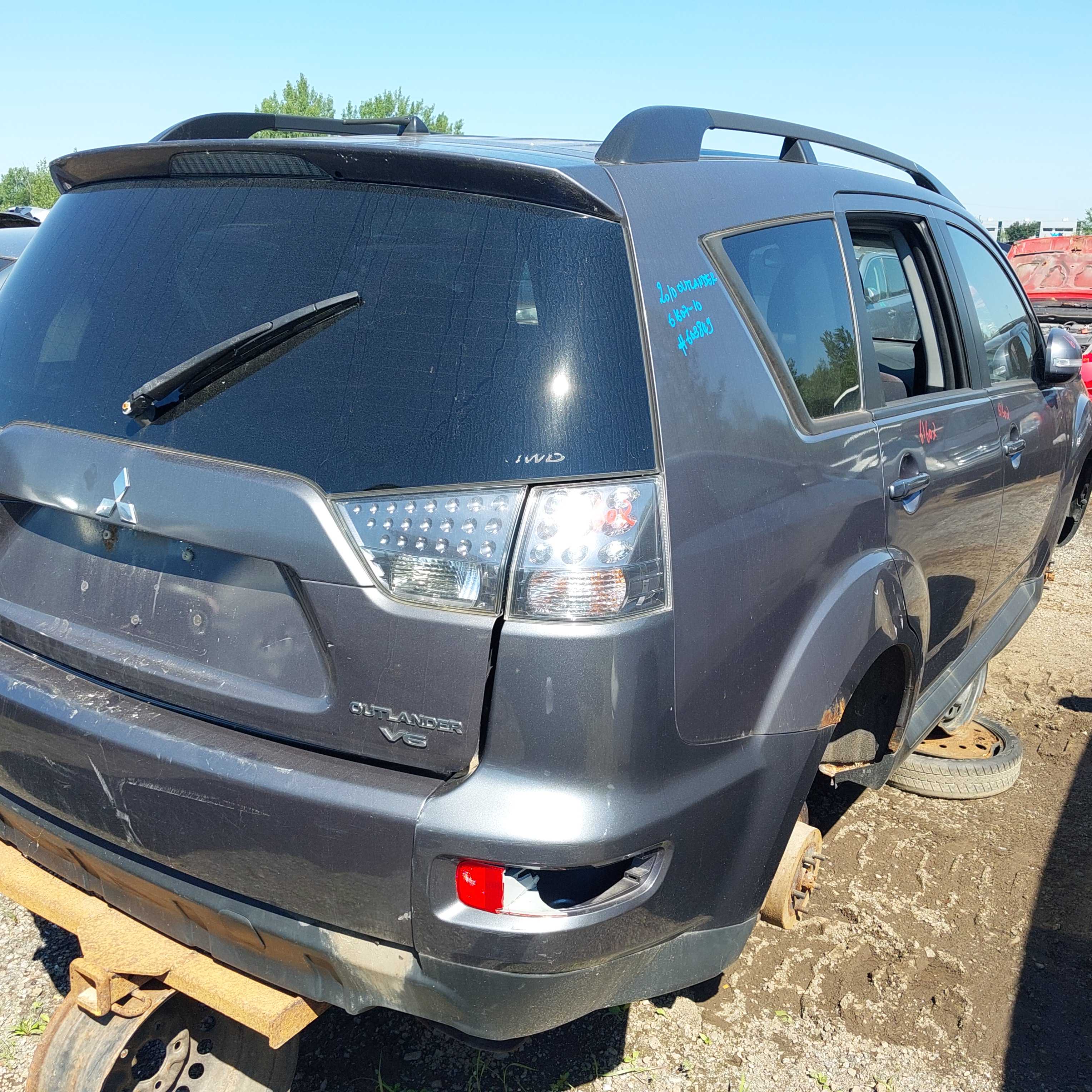 MITSUBISHI OUTLANDER 2010