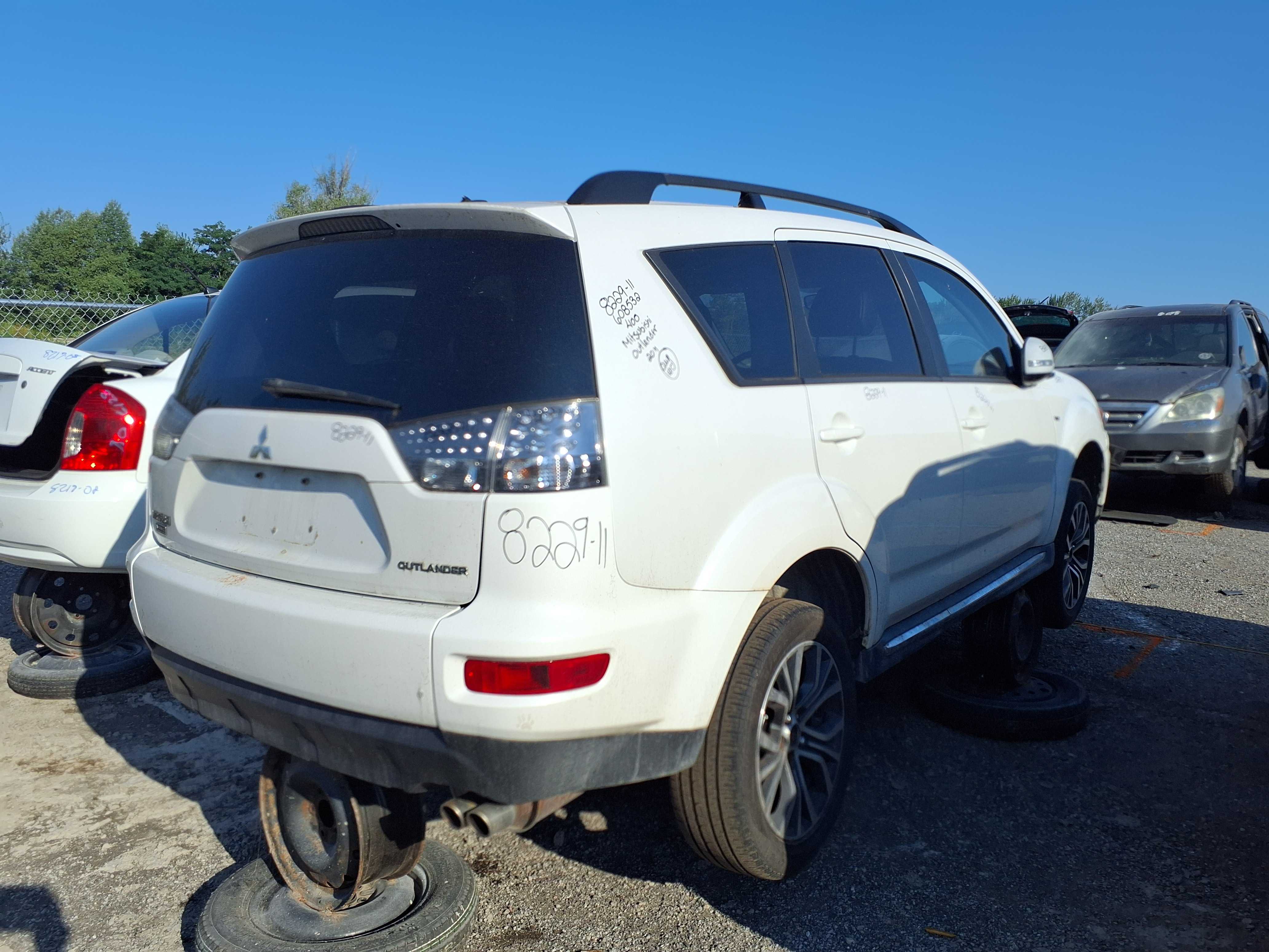 MITSUBISHI OUTLANDER 2011