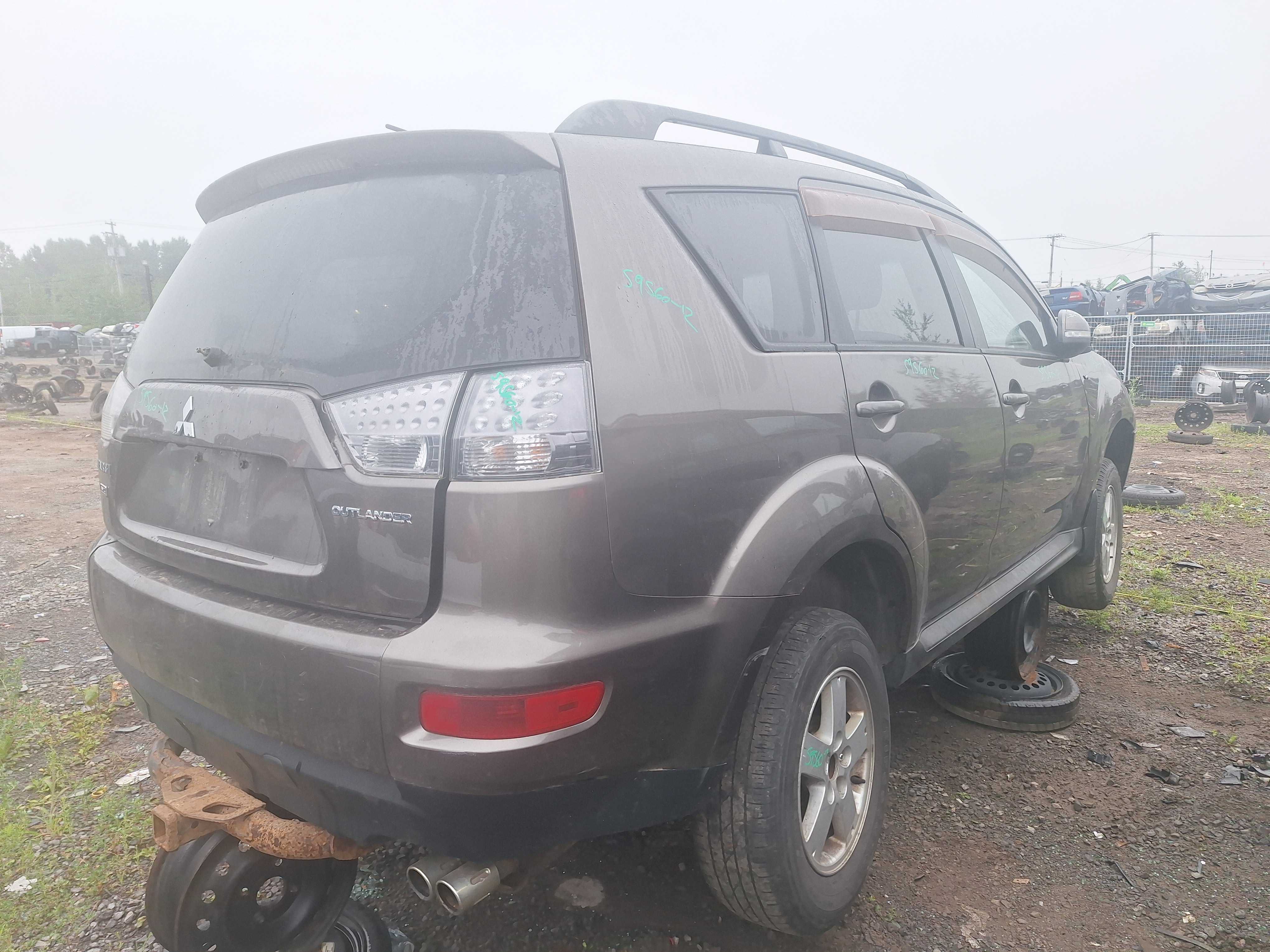 MITSUBISHI OUTLANDER 2012