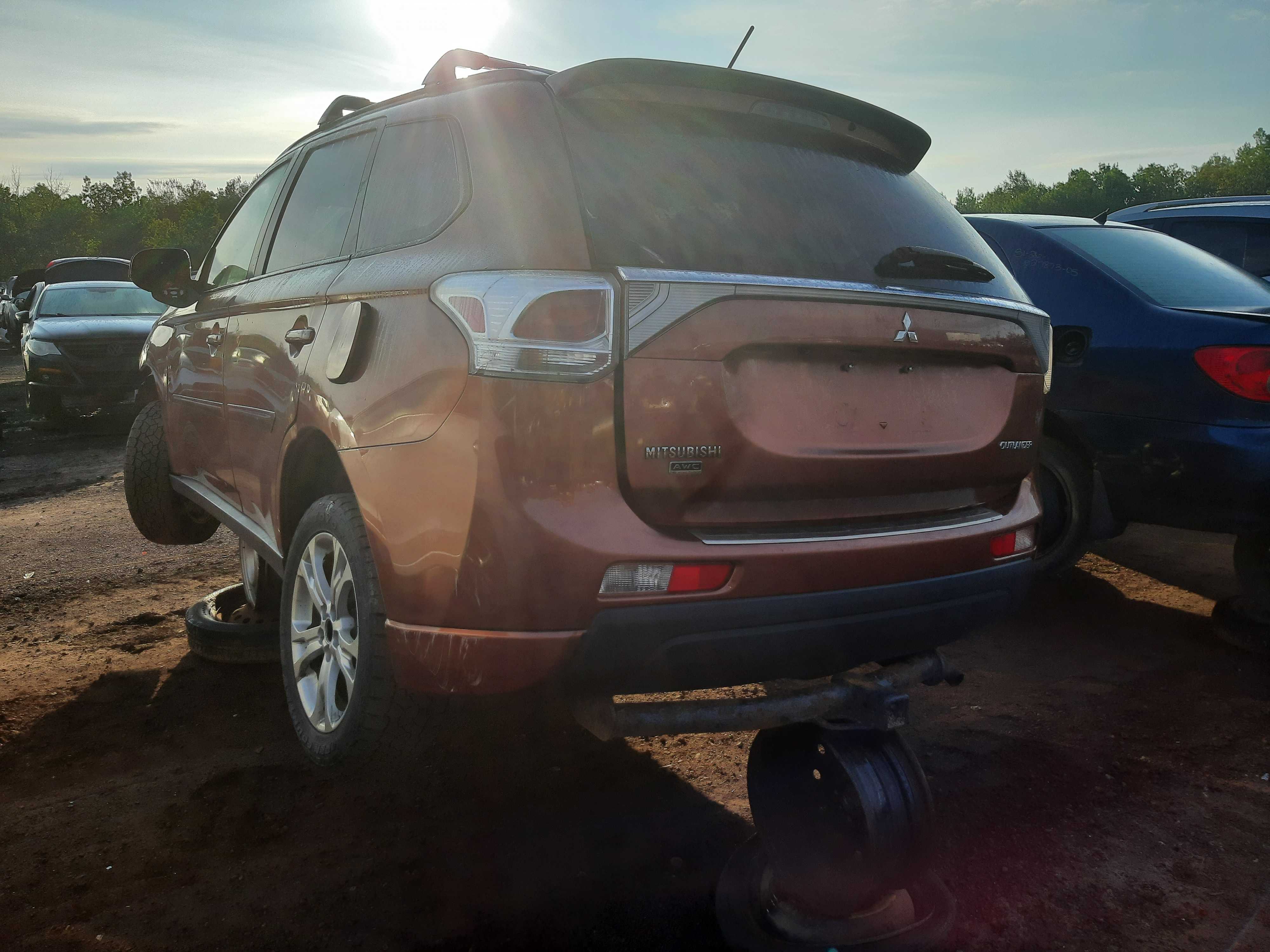 MITSUBISHI OUTLANDER 2014