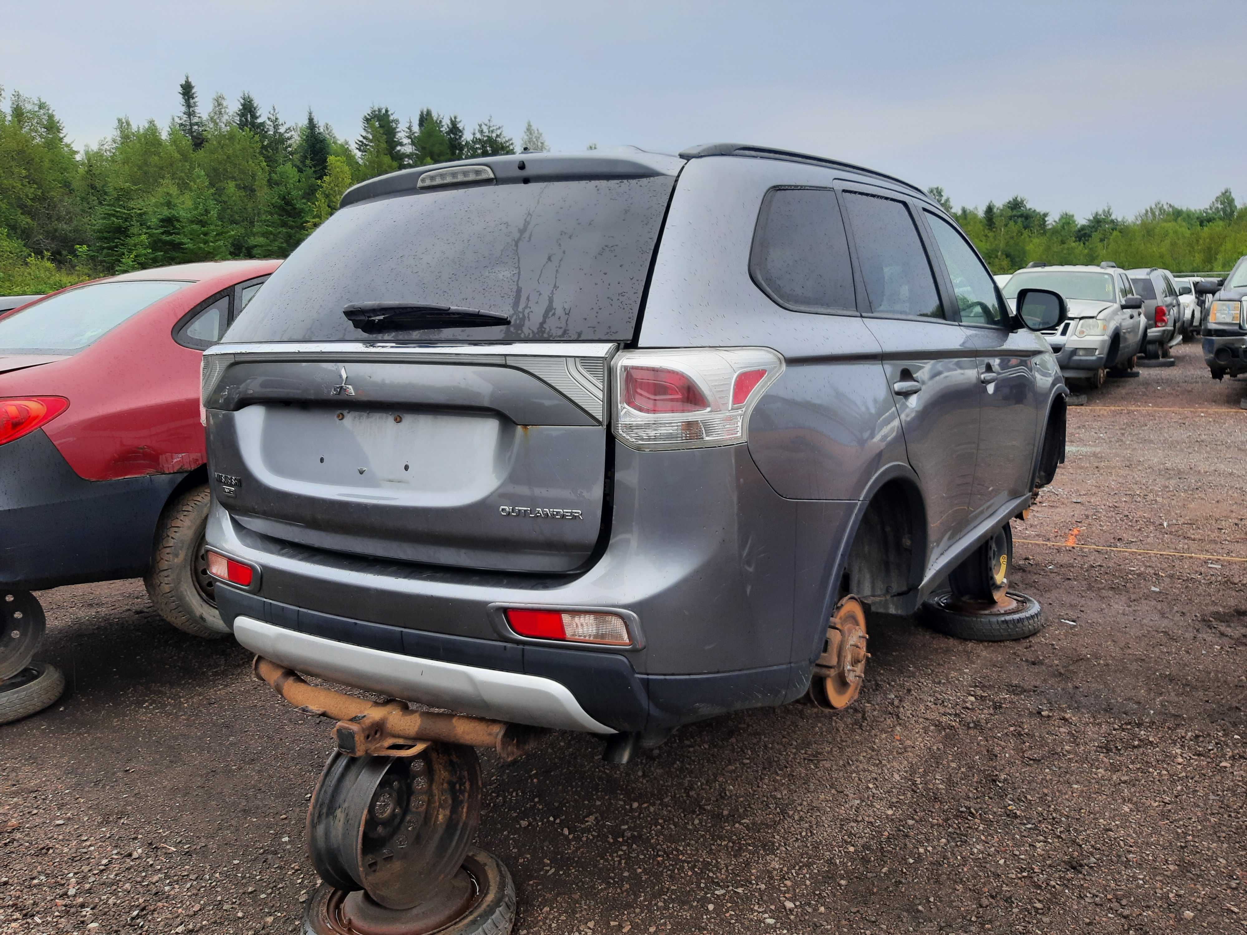 MITSUBISHI OUTLANDER 2015