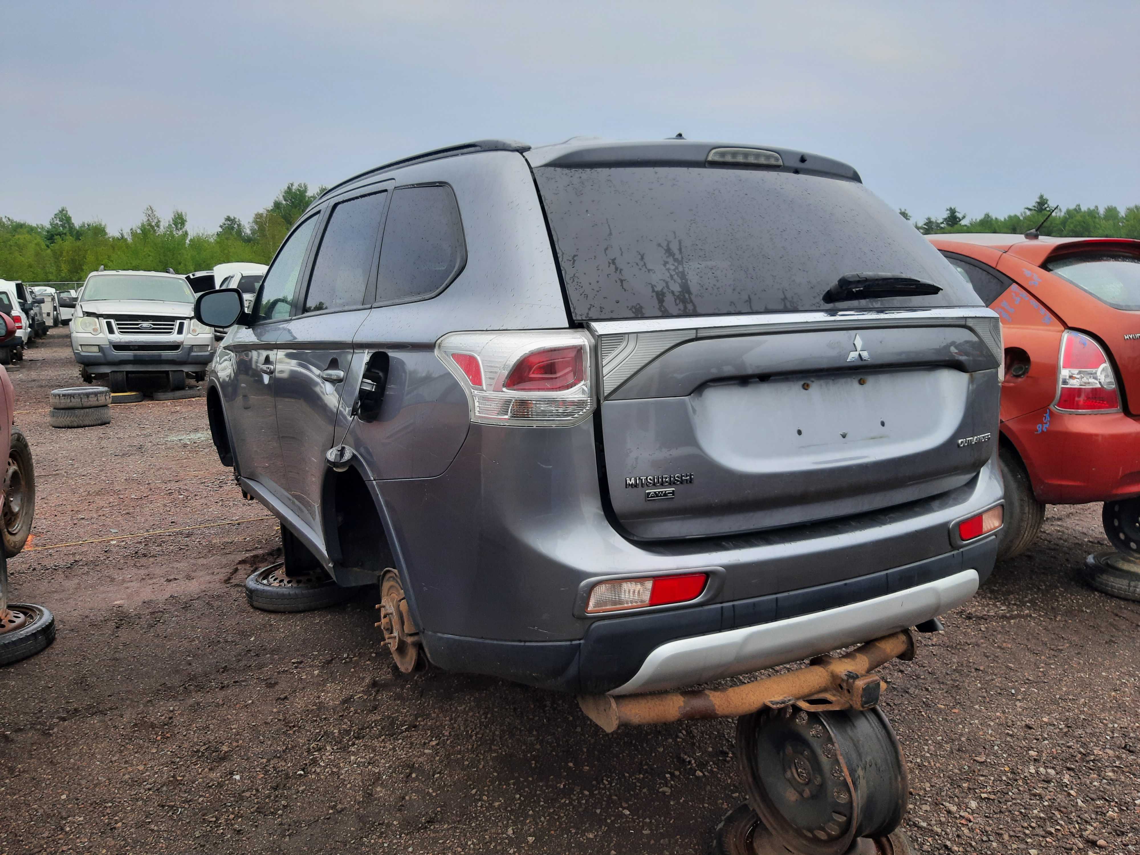 MITSUBISHI OUTLANDER 2015