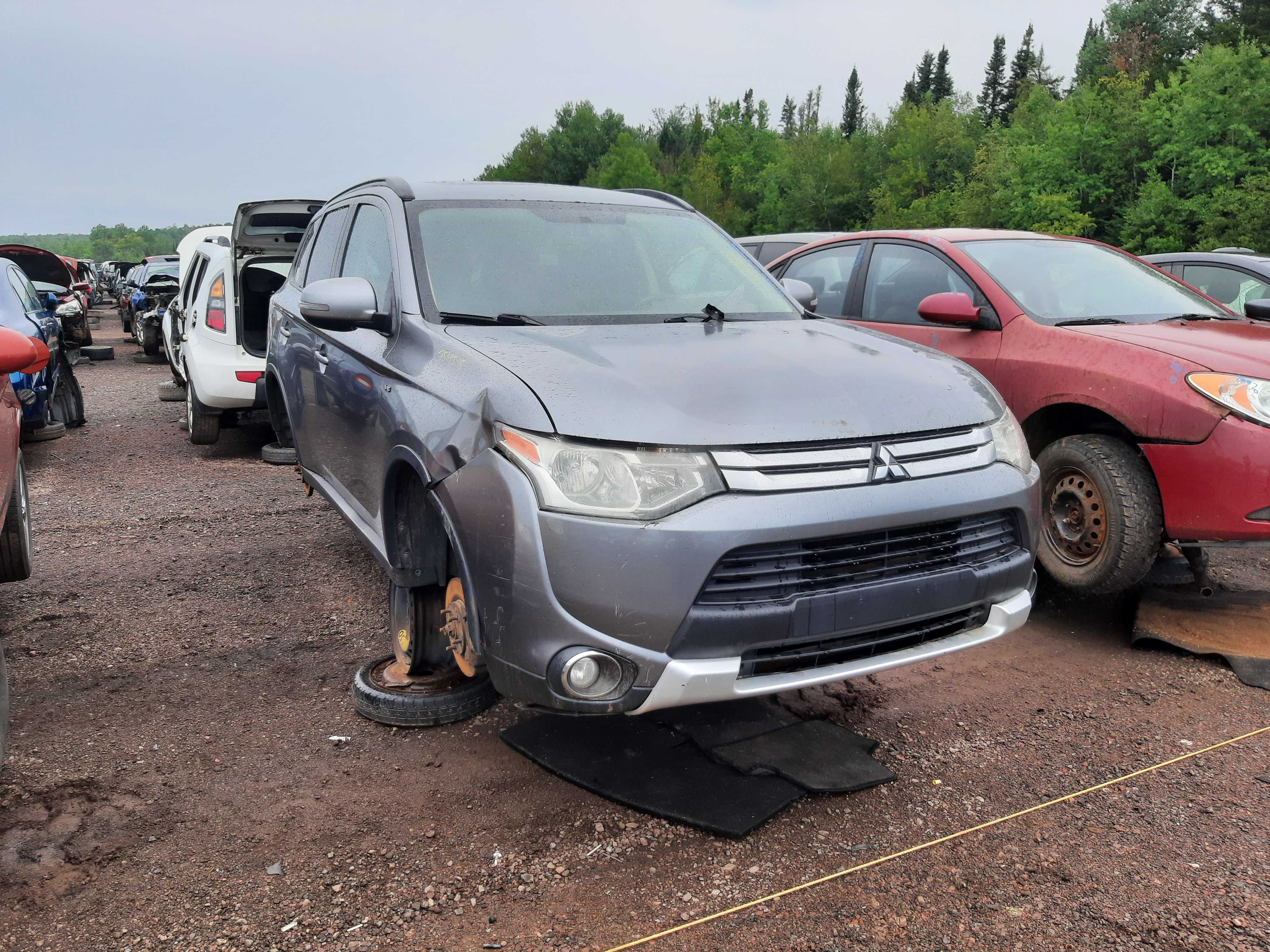 MITSUBISHI OUTLANDER 2015
