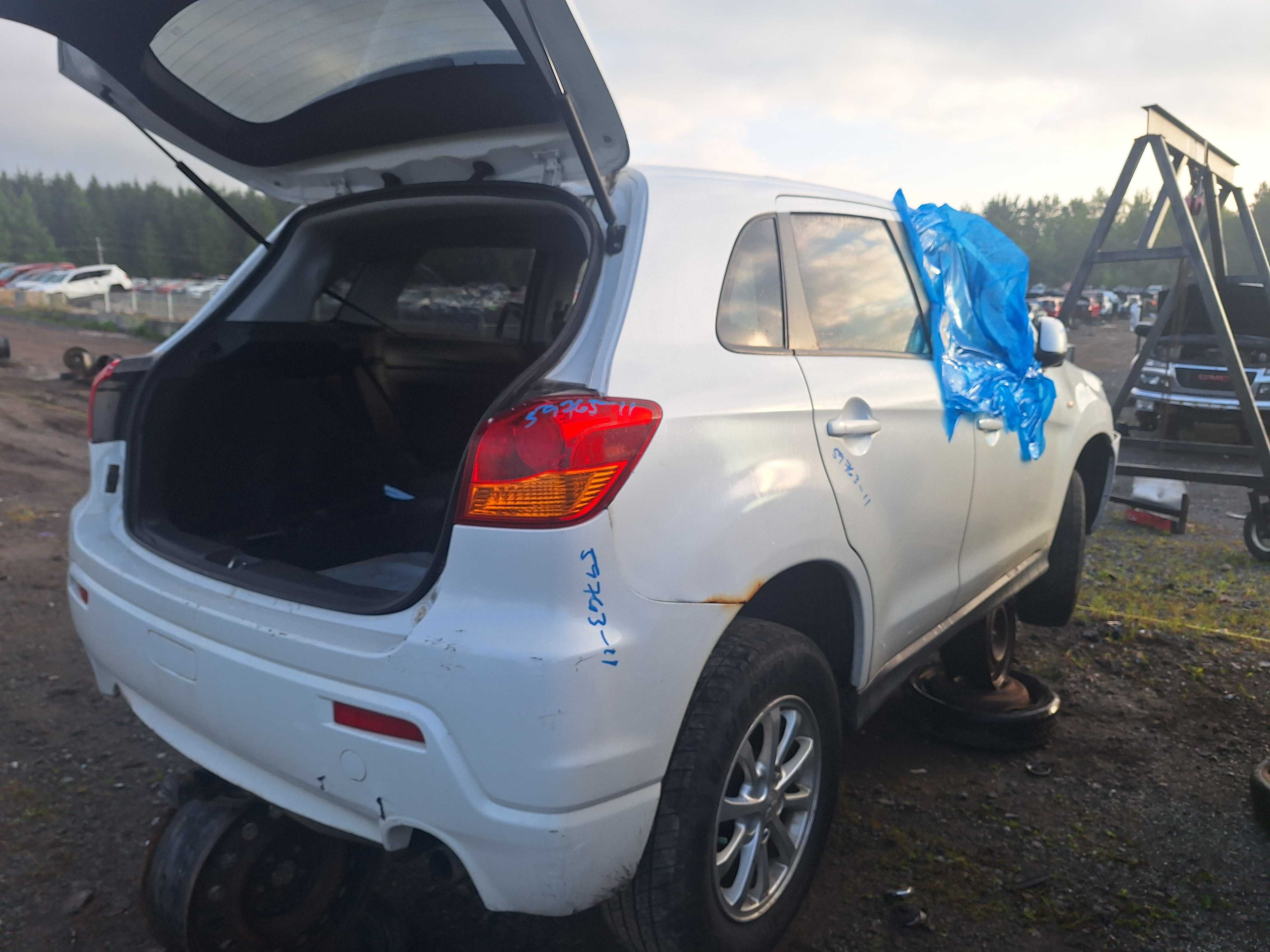 MITSUBISHI RVR 2011