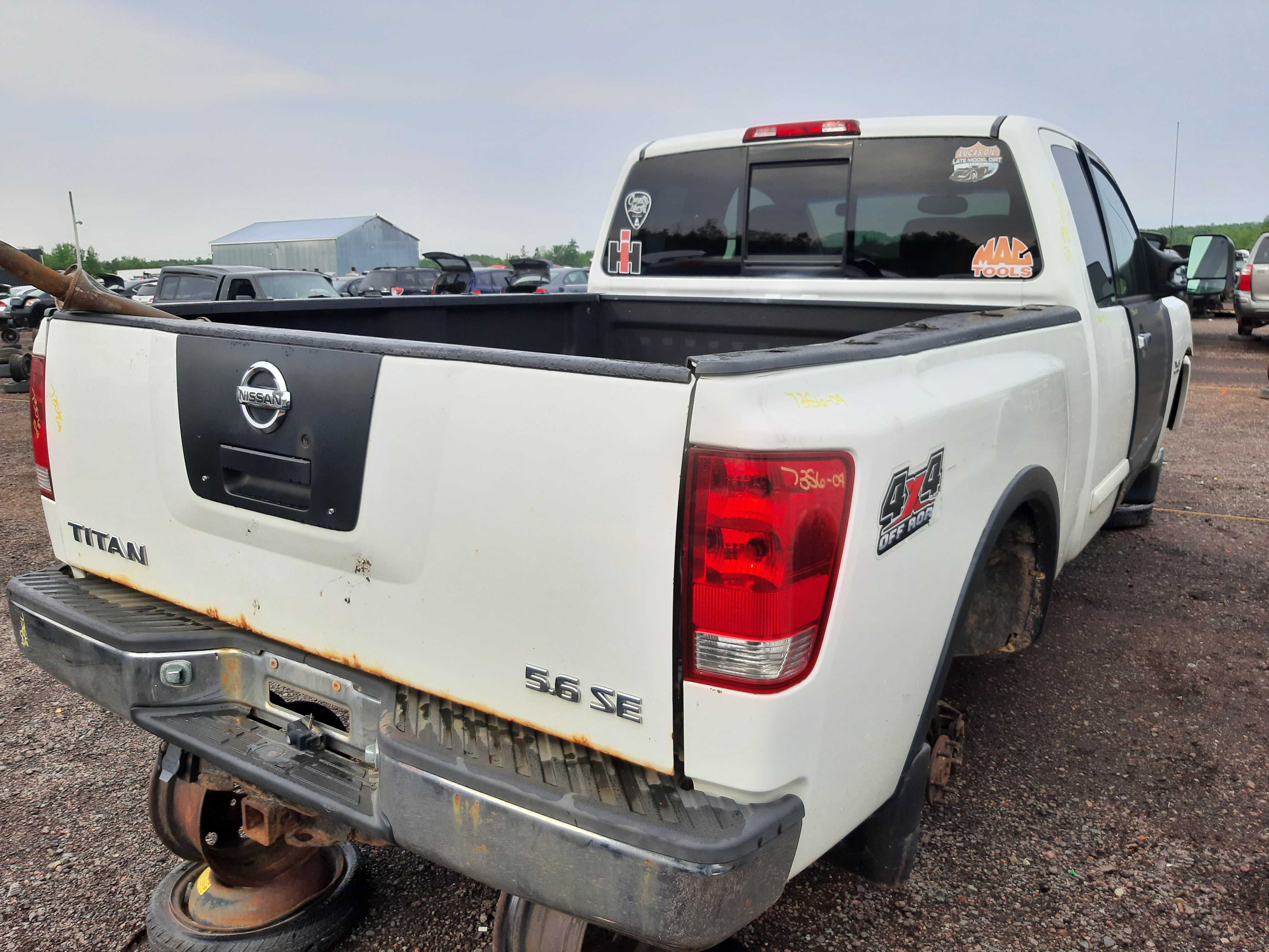 NISSAN TITAN 2004