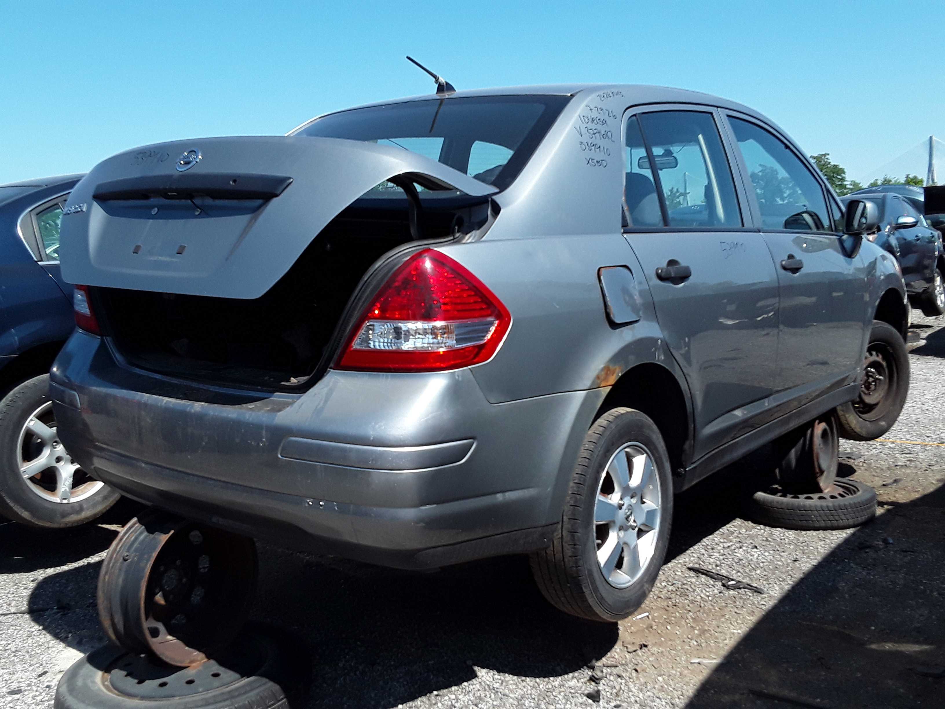 NISSAN VERSA 2010