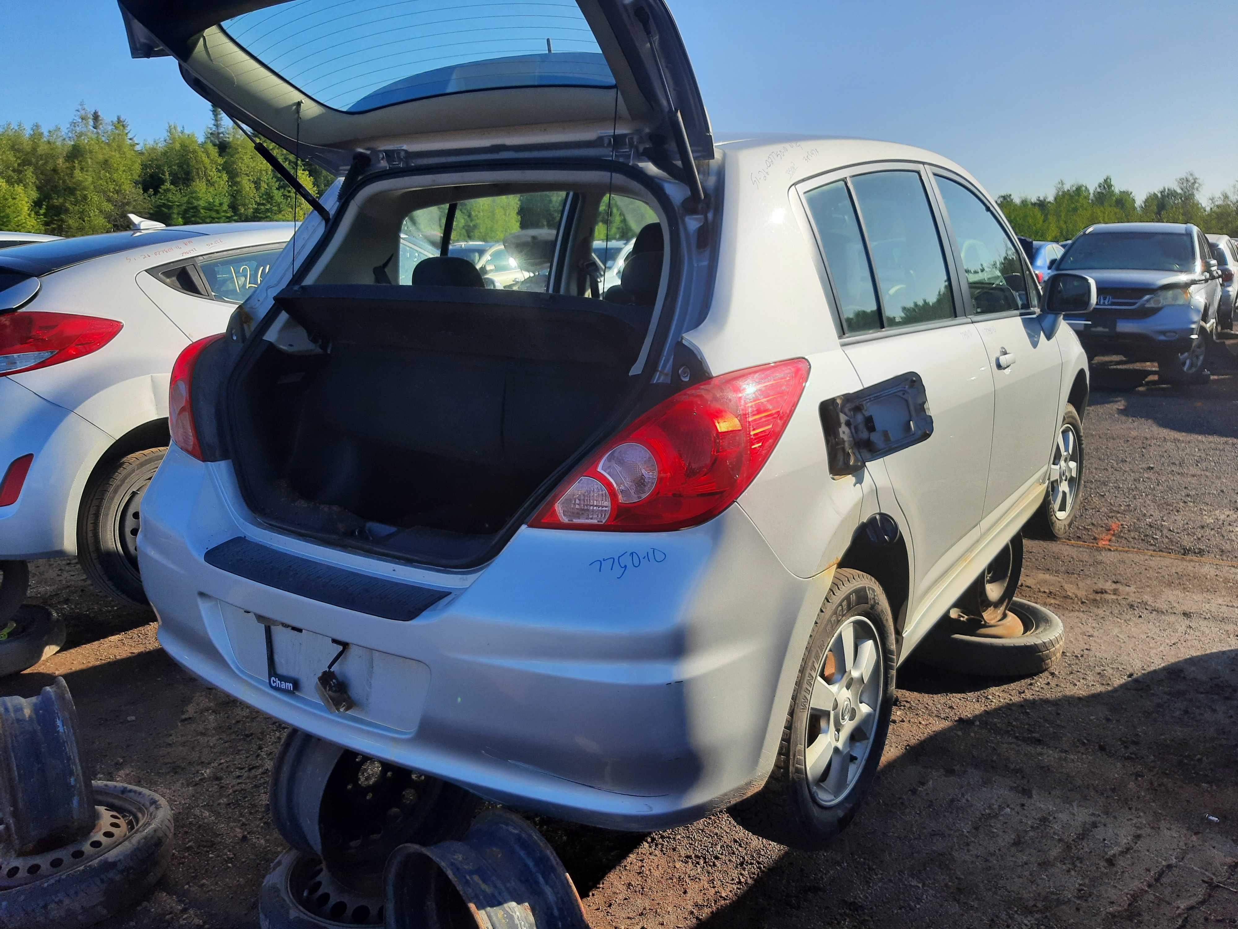 NISSAN VERSA 2010