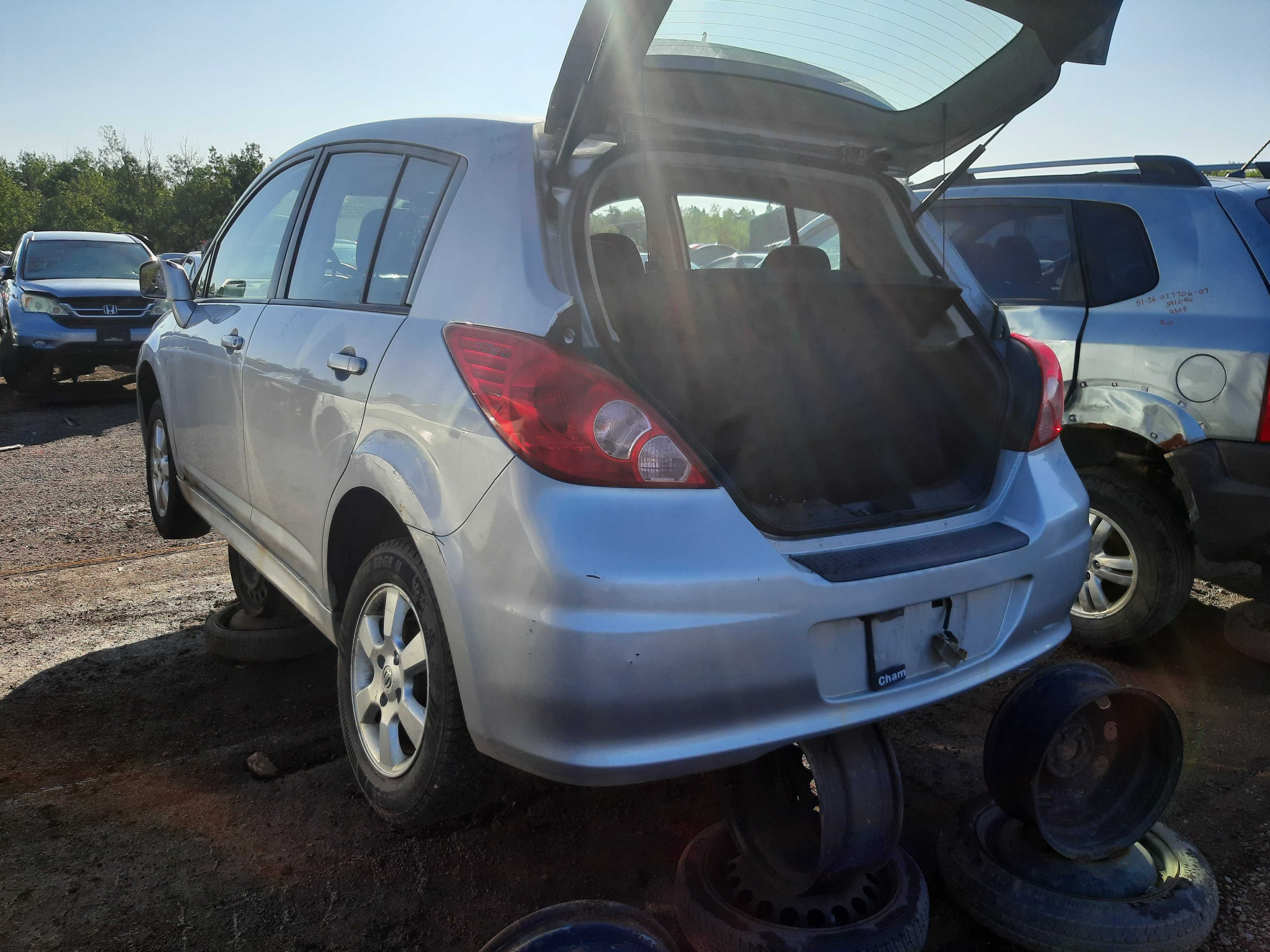 NISSAN VERSA 2010