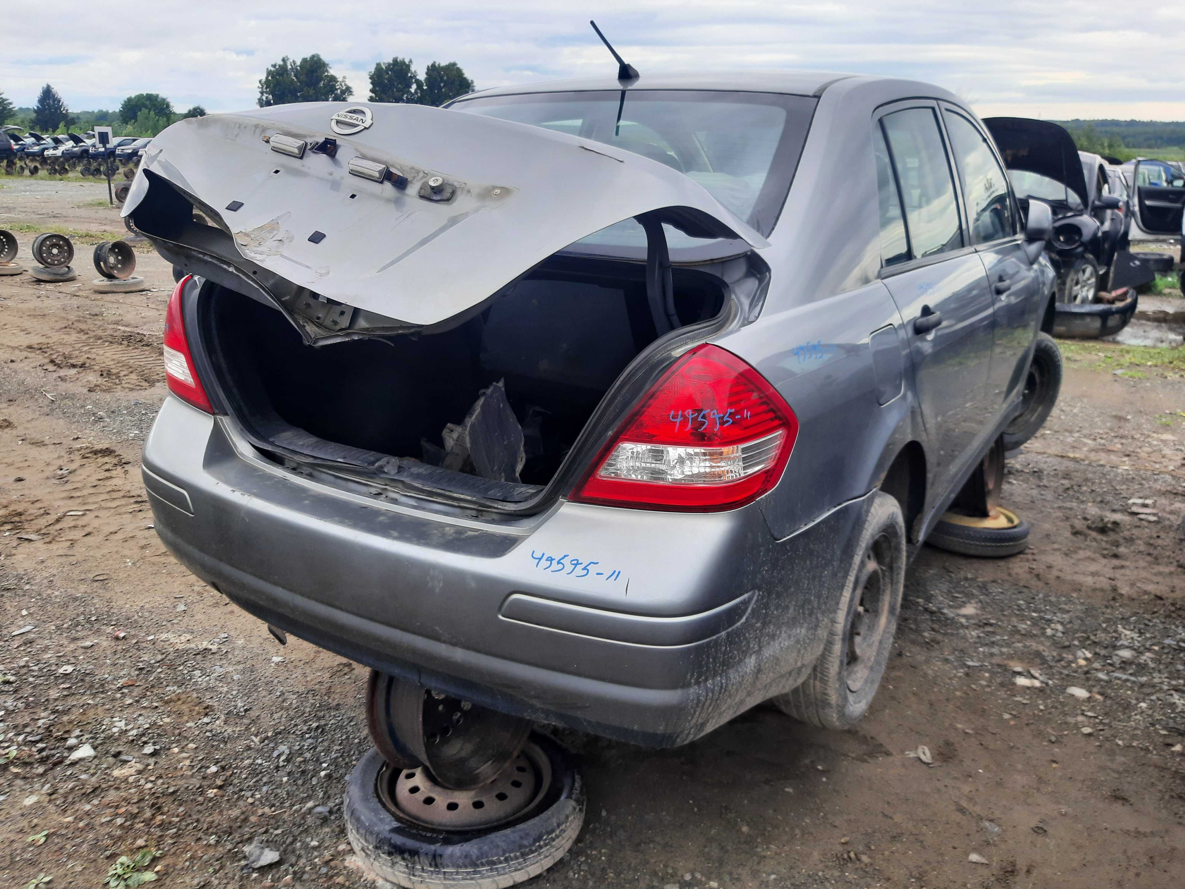 NISSAN VERSA 2011