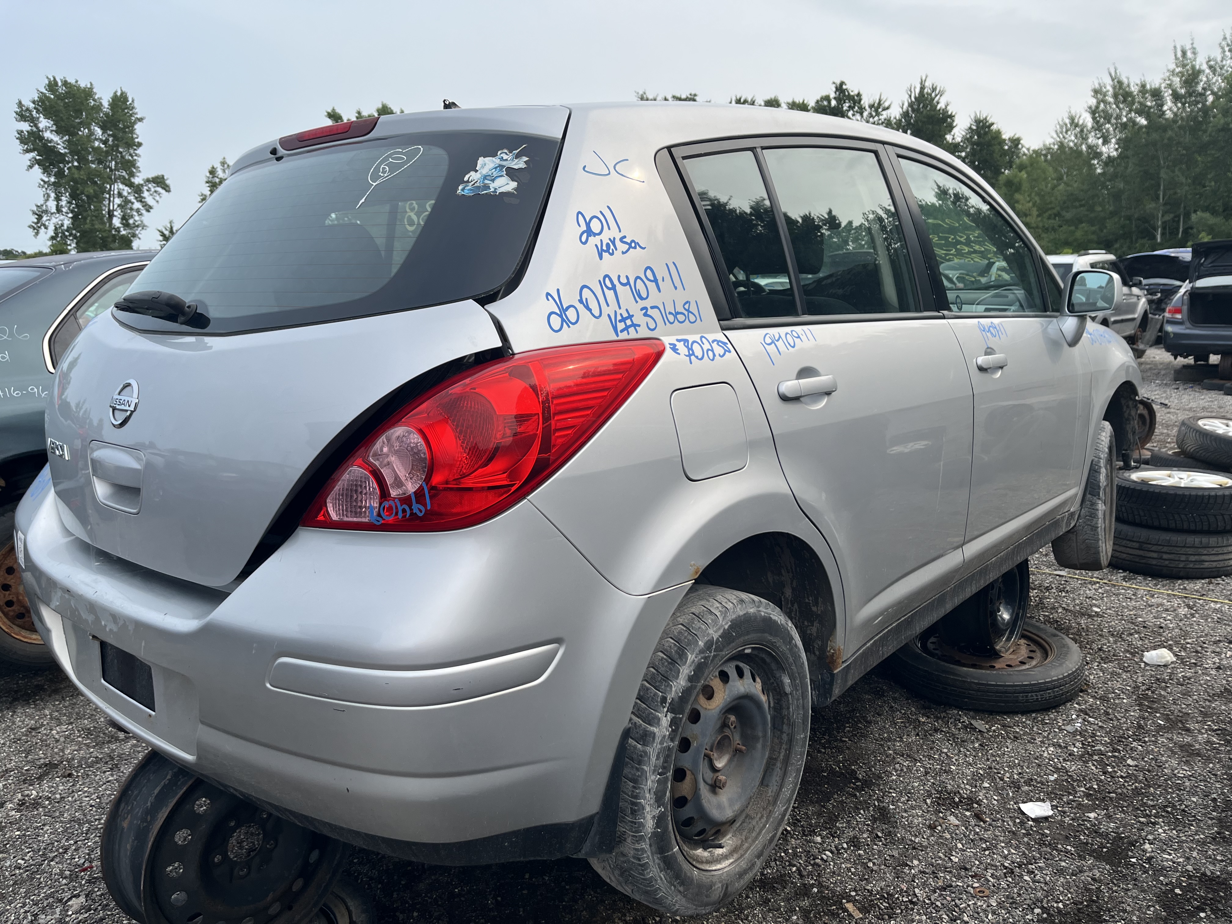 NISSAN VERSA 2011