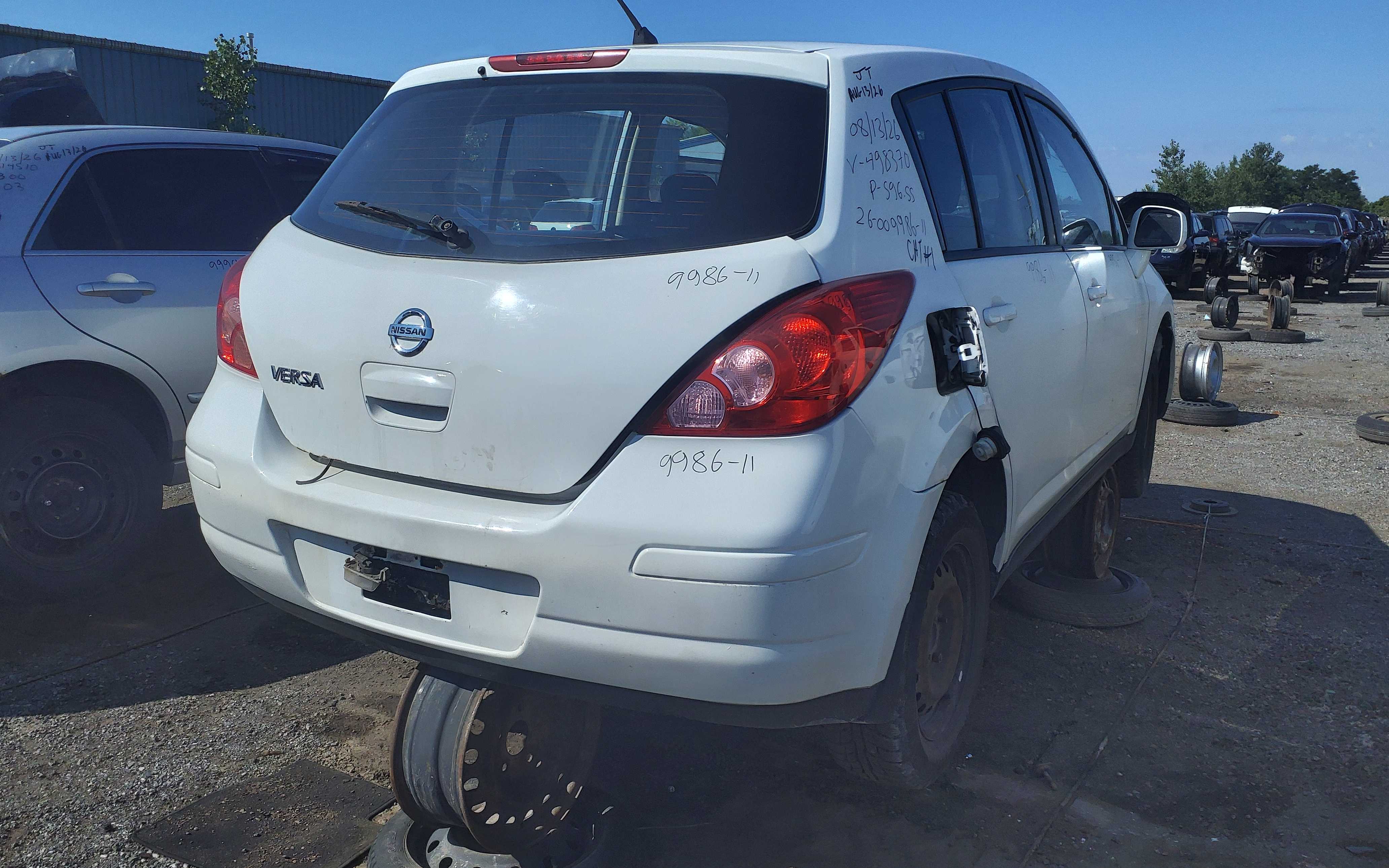NISSAN VERSA 2011