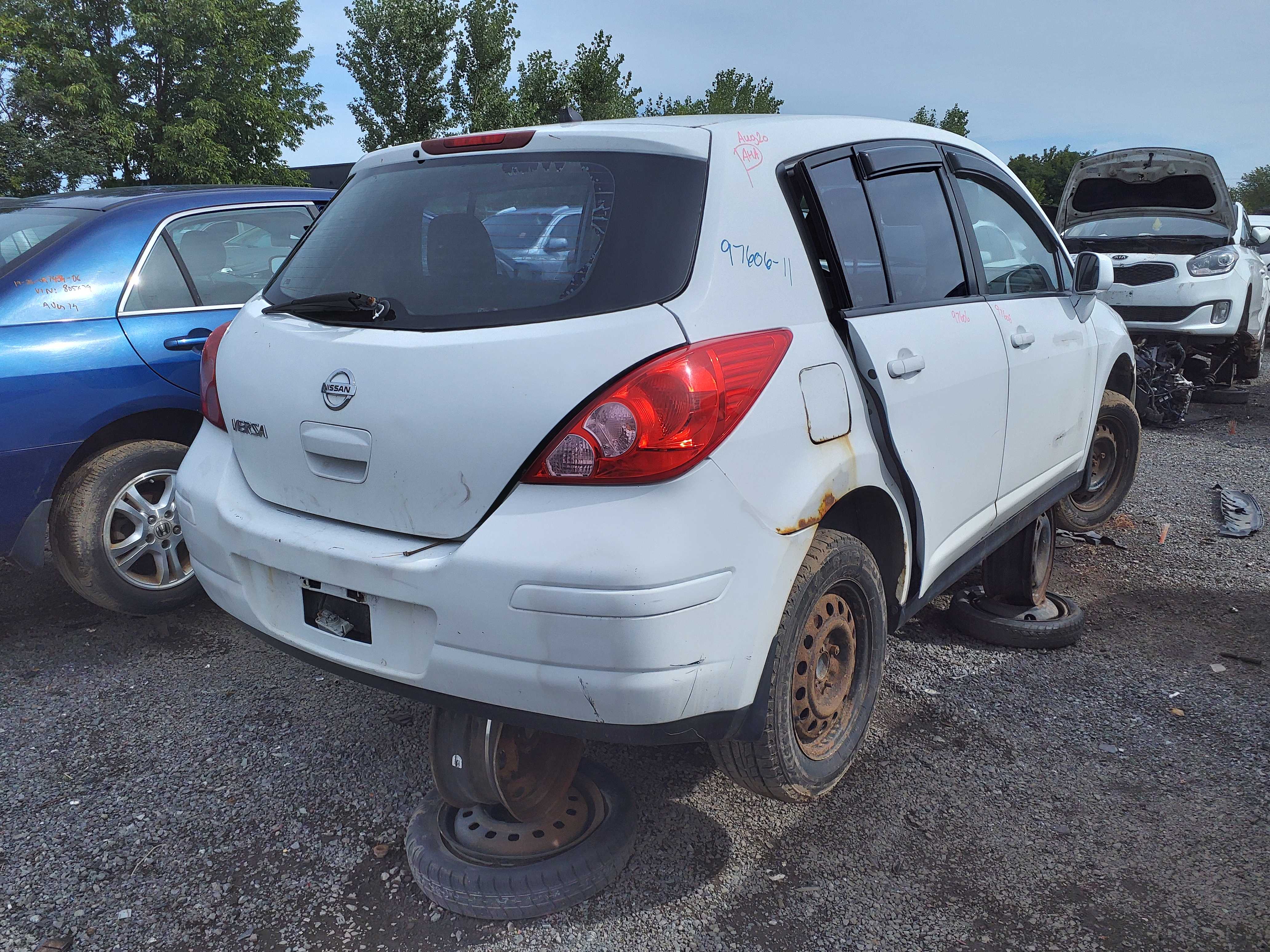 NISSAN VERSA 2011