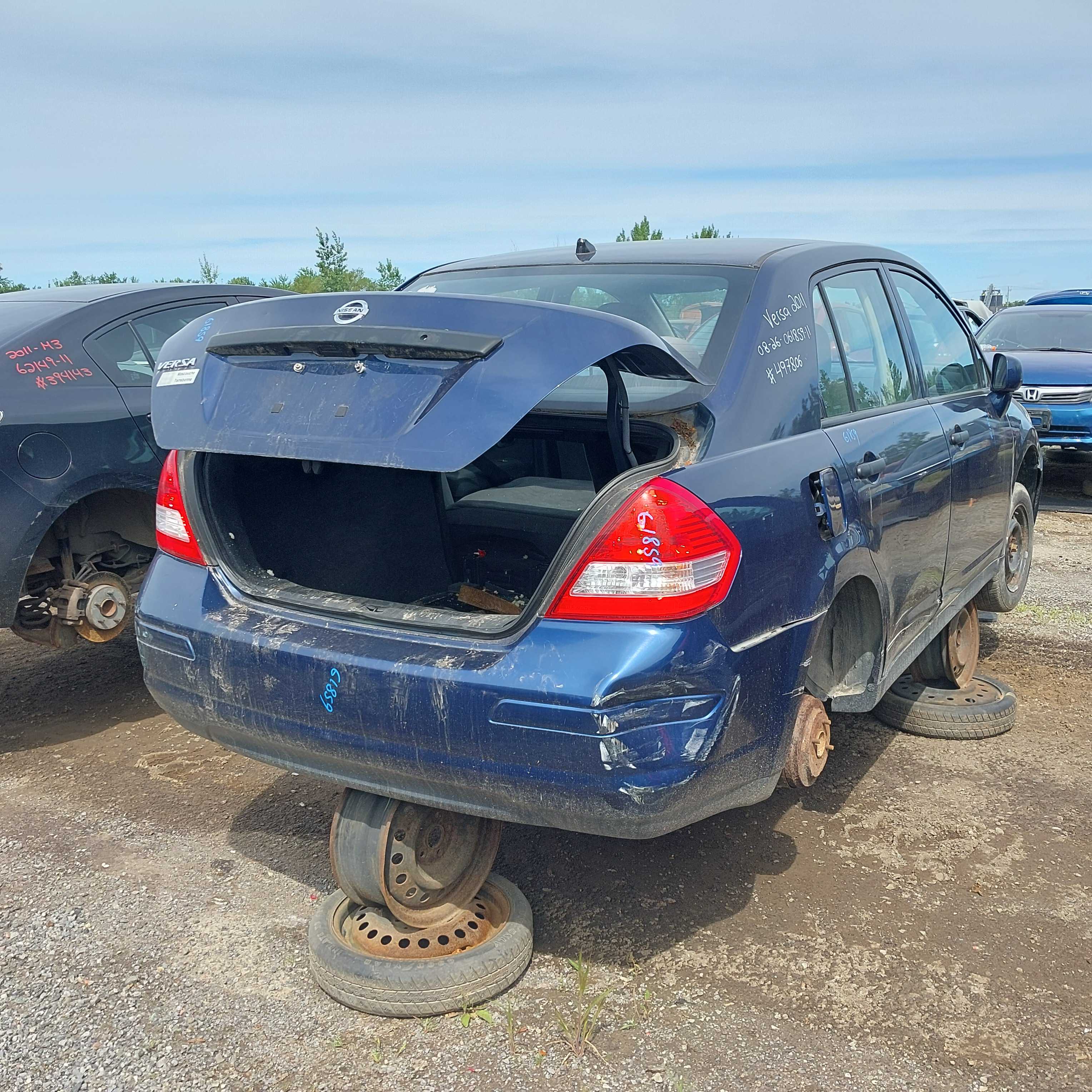 NISSAN VERSA 2011