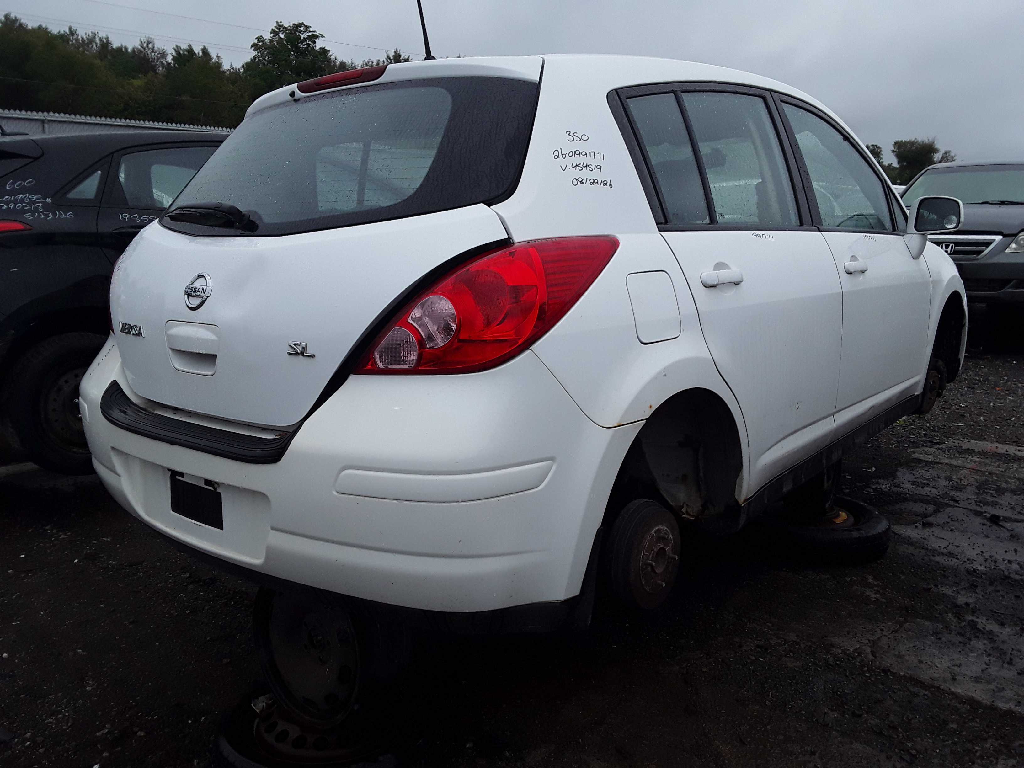 NISSAN VERSA 2011