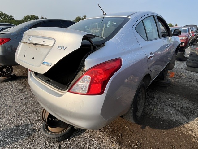 NISSAN VERSA 2012