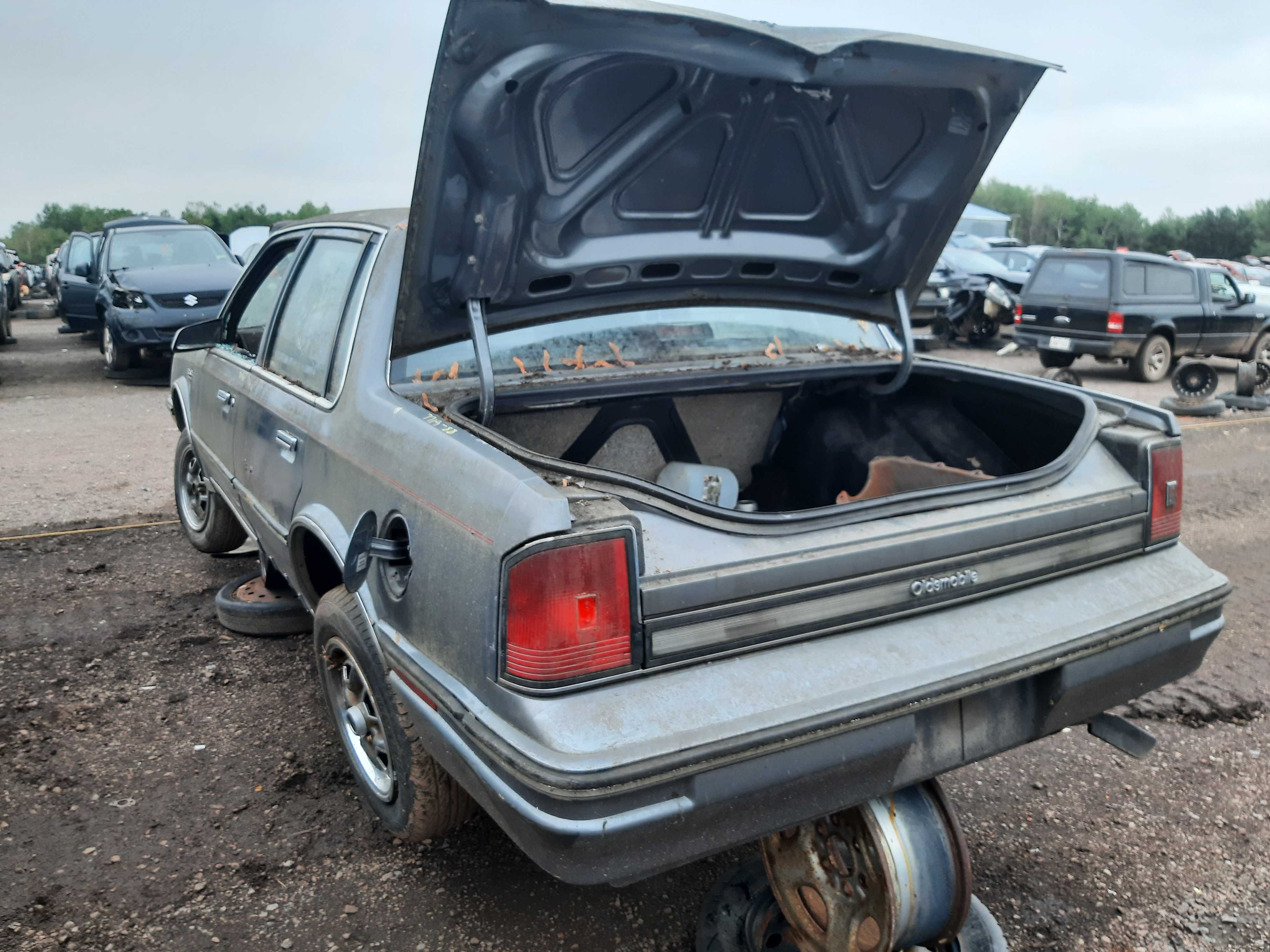OLDSMOBILE CUTLASS 1988