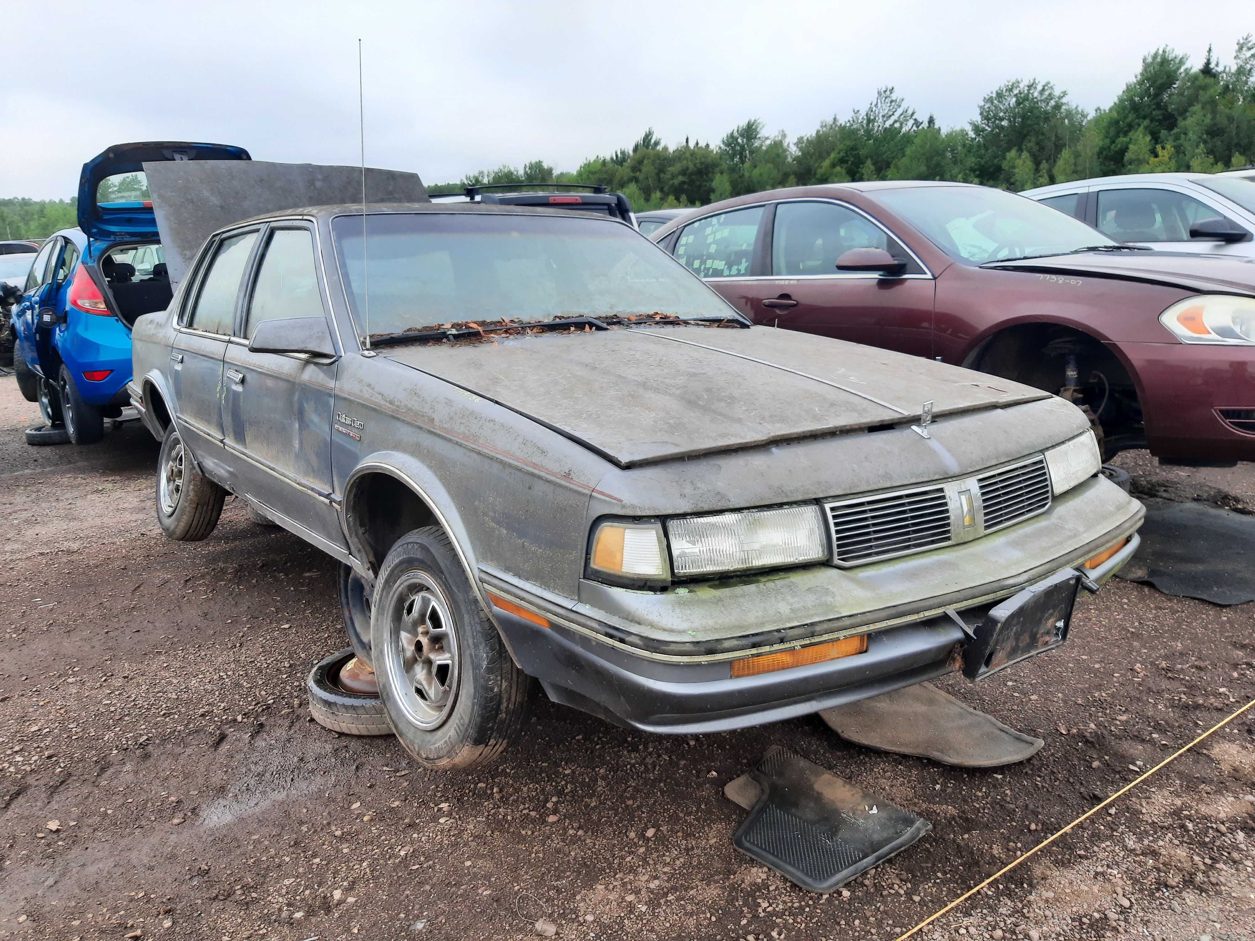 OLDSMOBILE CUTLASS 1988