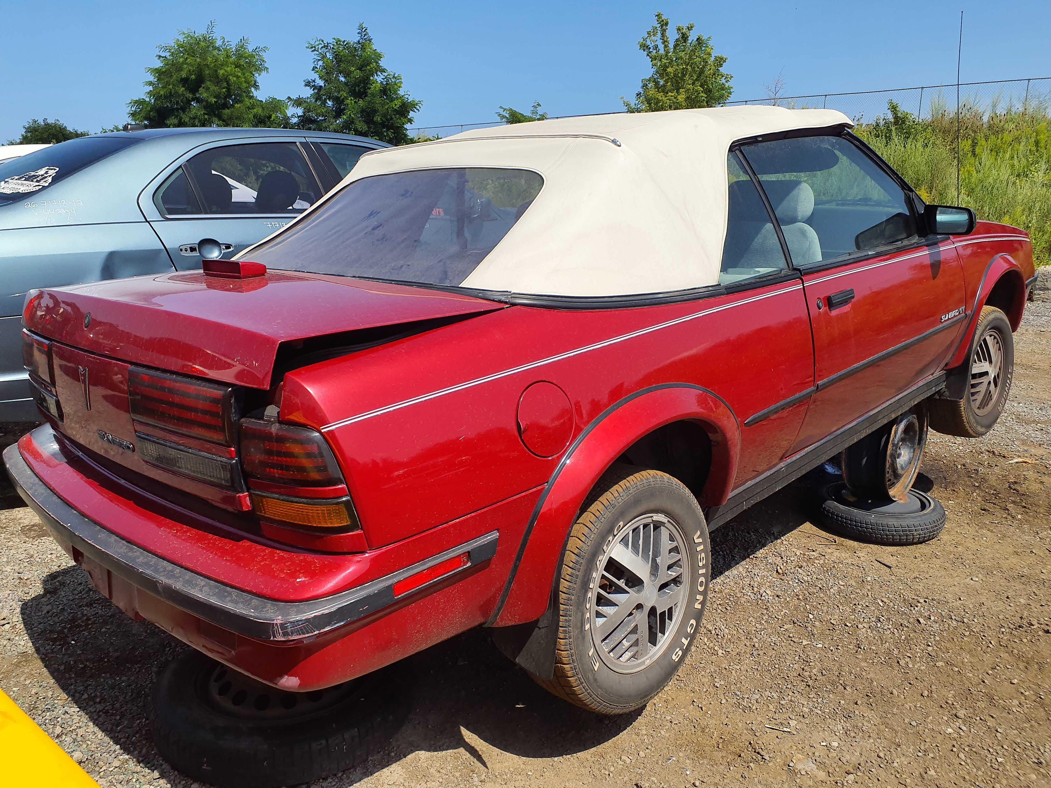 PONTIAC SUNBIRD 1988