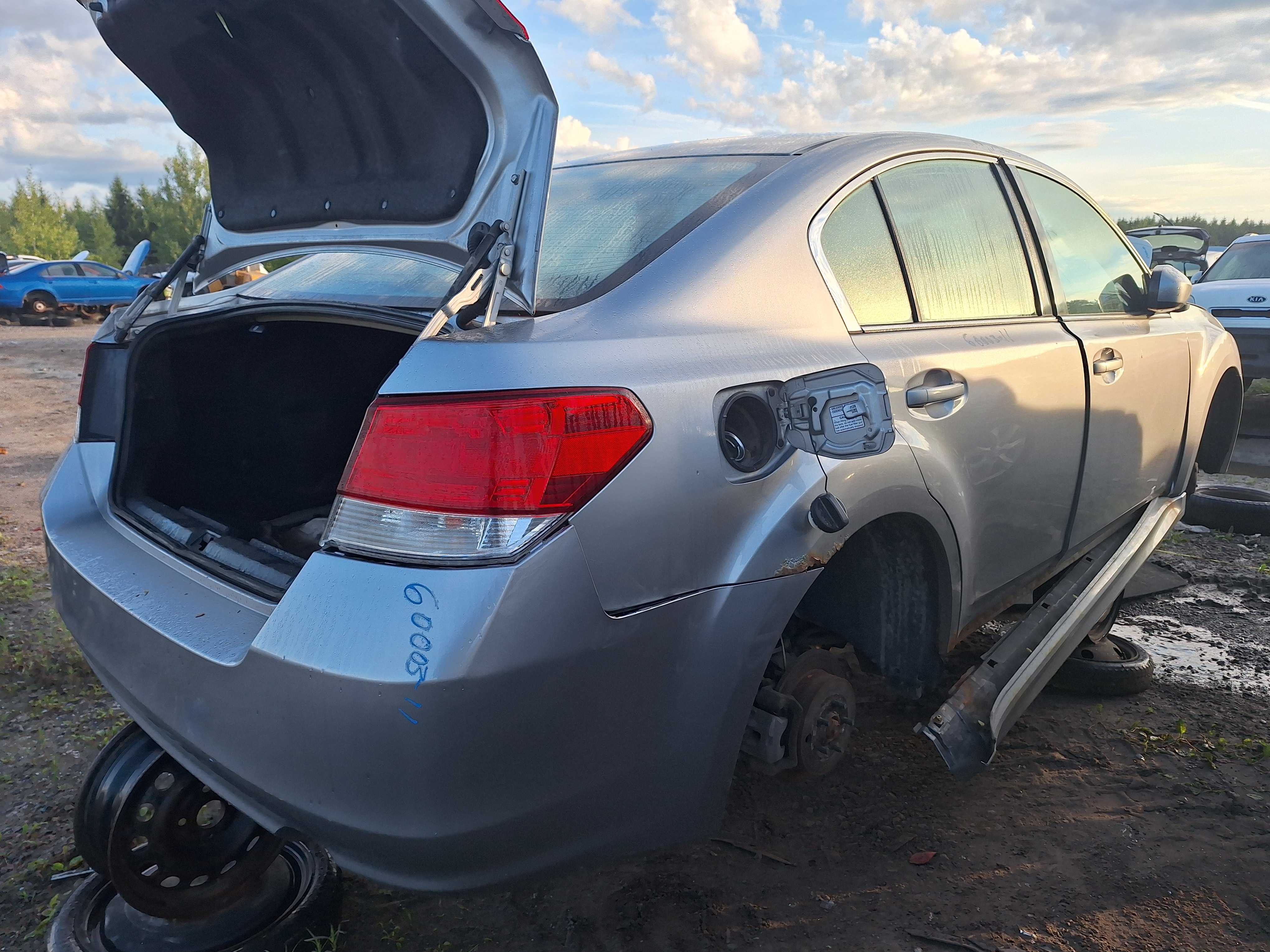 SUBARU LEGACY 2011