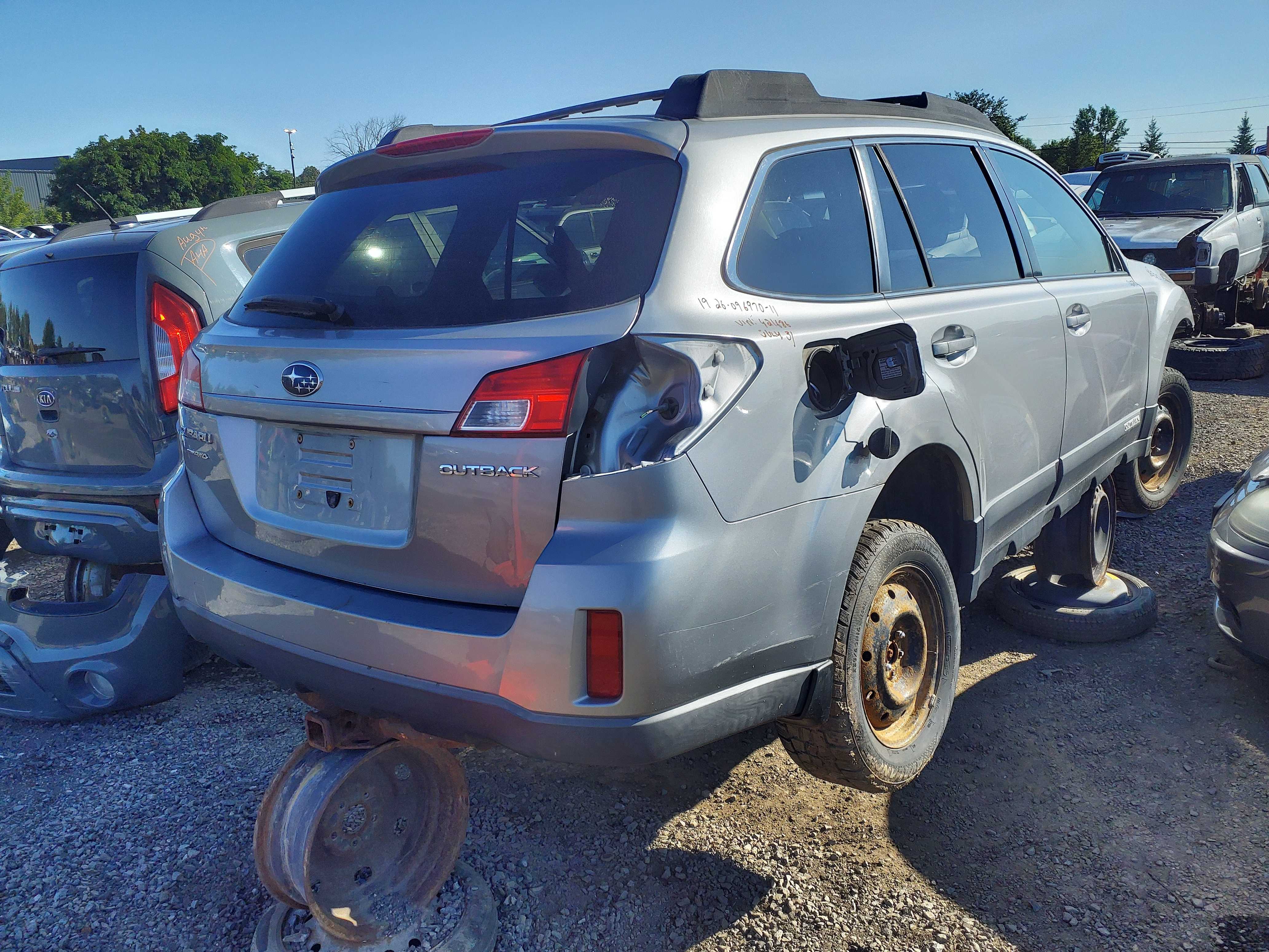 SUBARU OUTBACK 2011