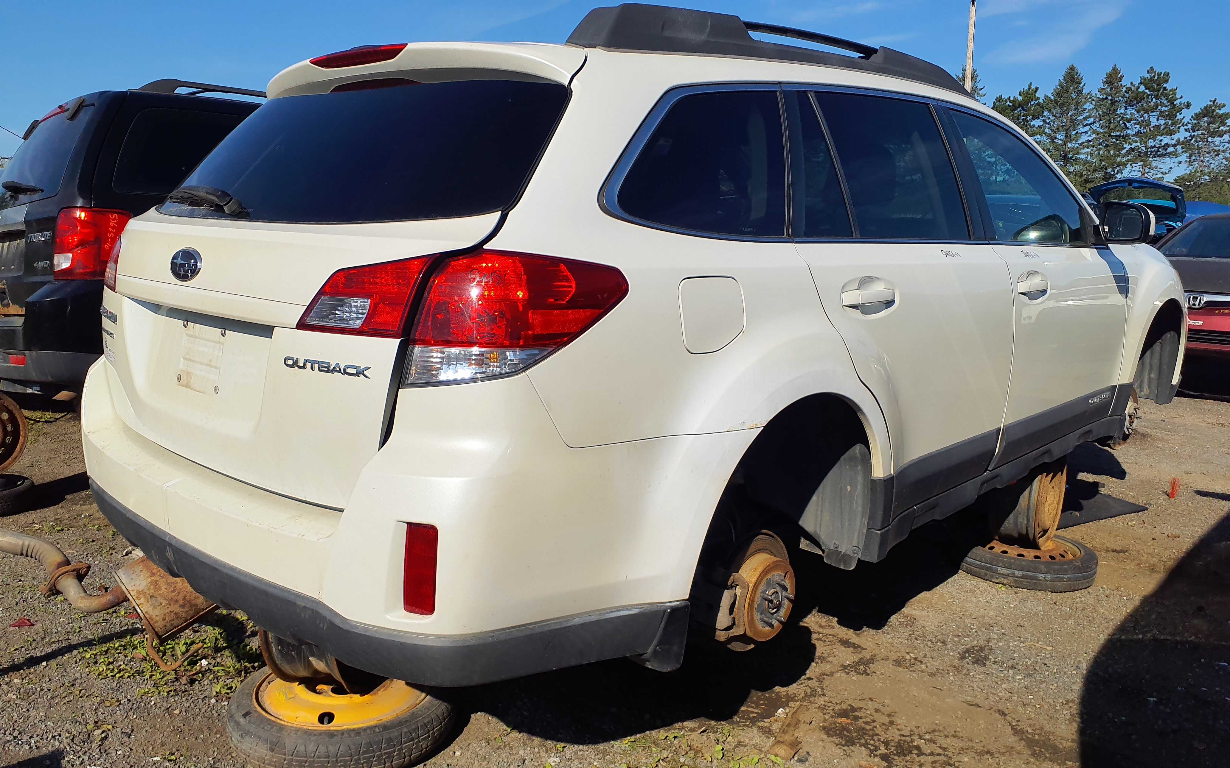 SUBARU OUTBACK 2011