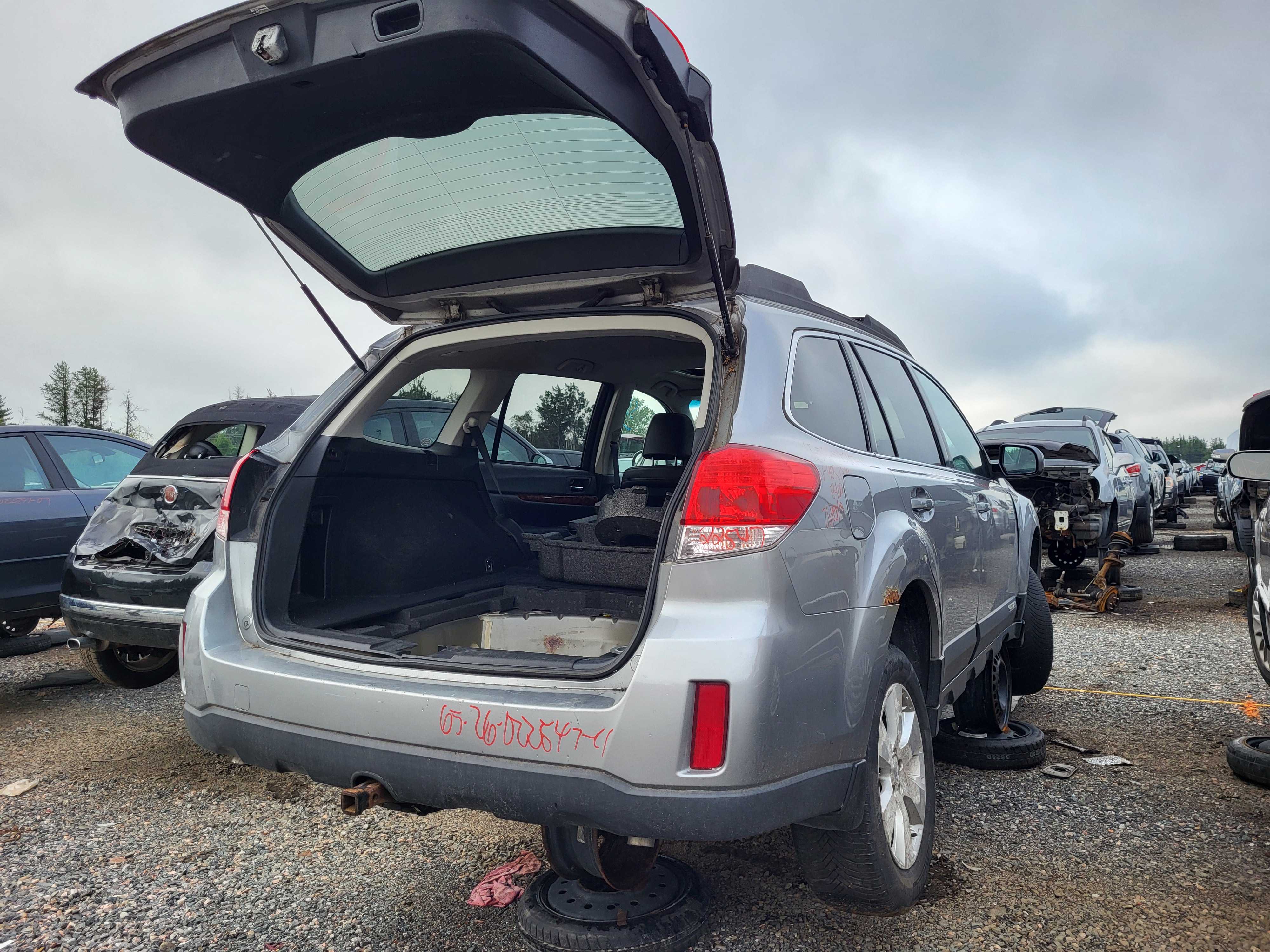 SUBARU OUTBACK 2011