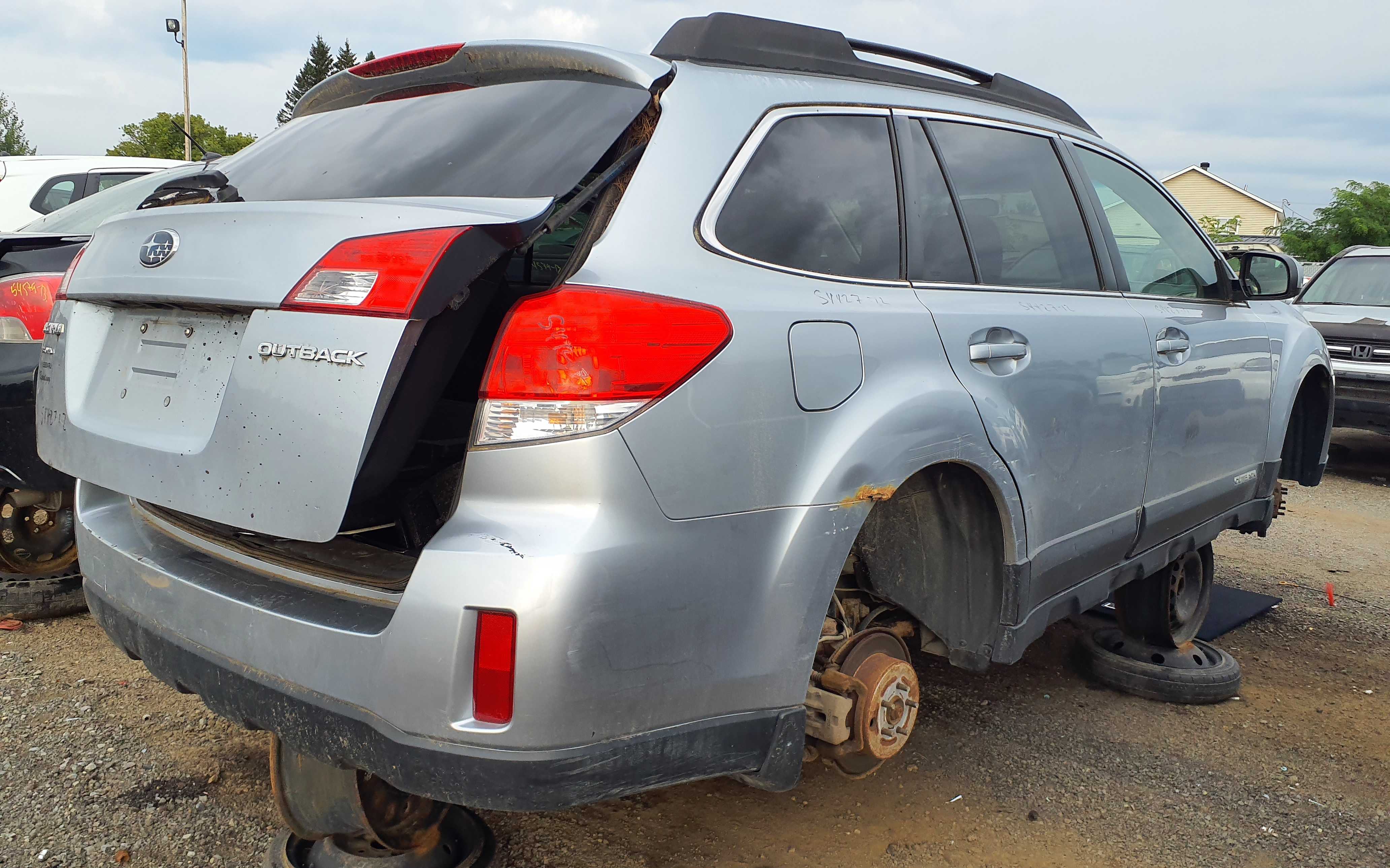 SUBARU OUTBACK 2012