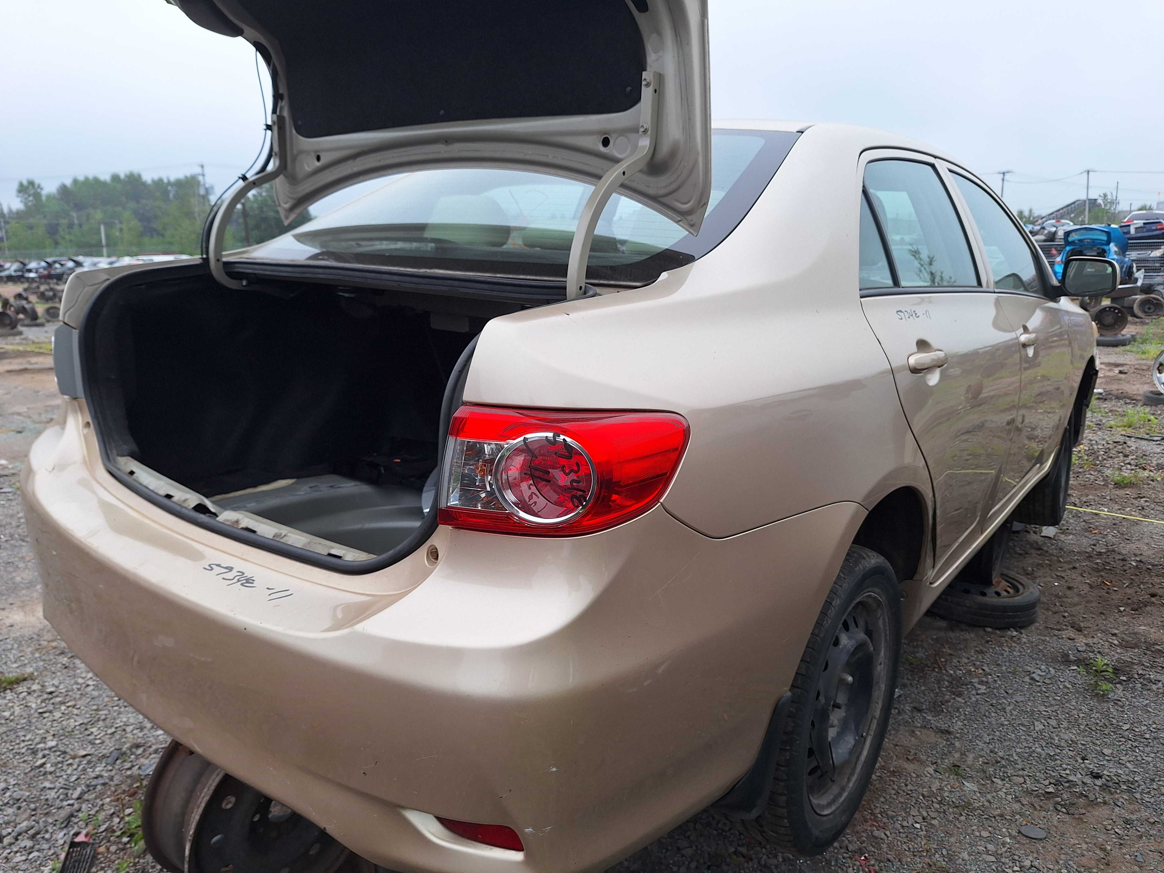 TOYOTA COROLLA 2011