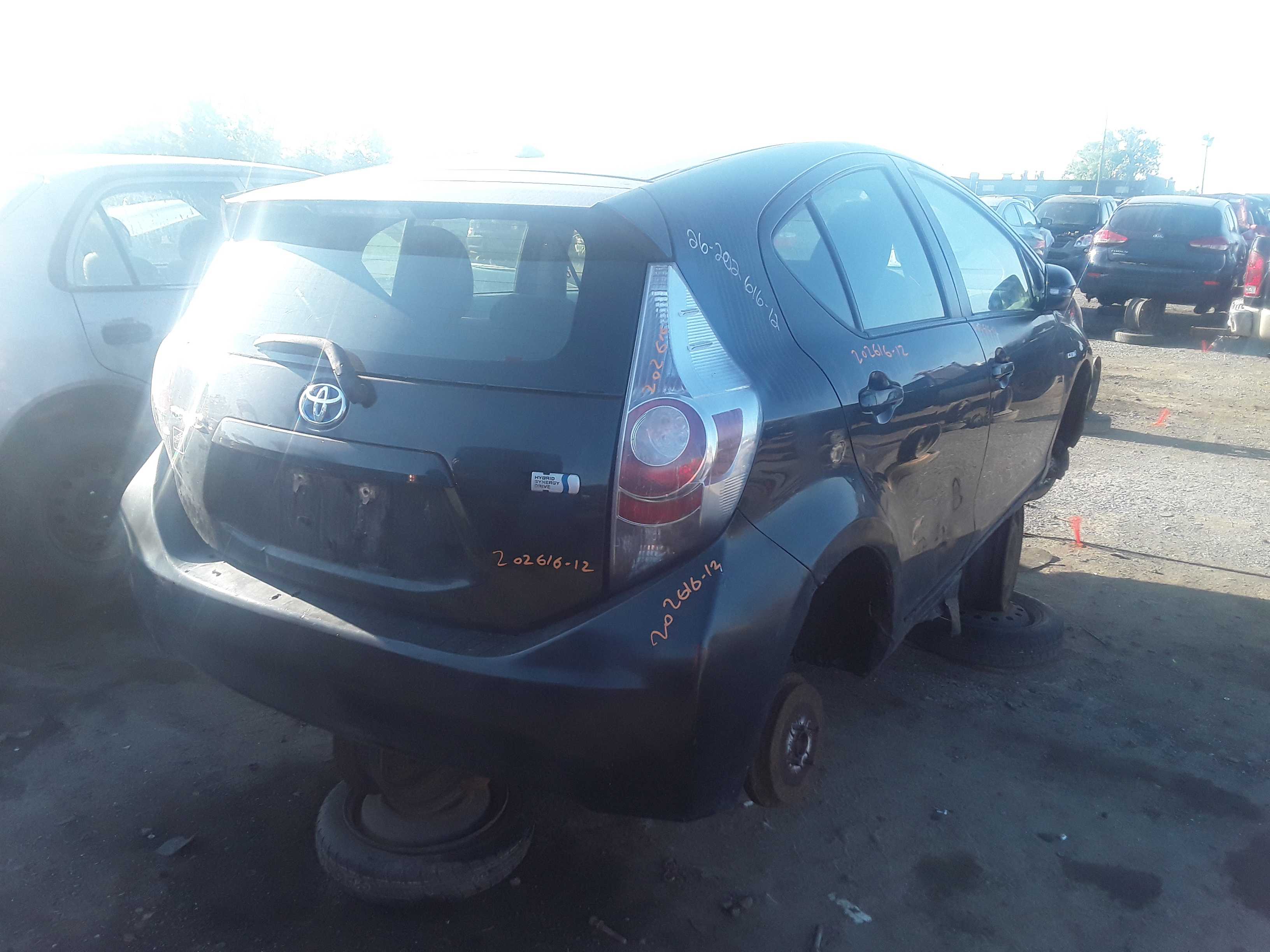 TOYOTA PRIUS 2012