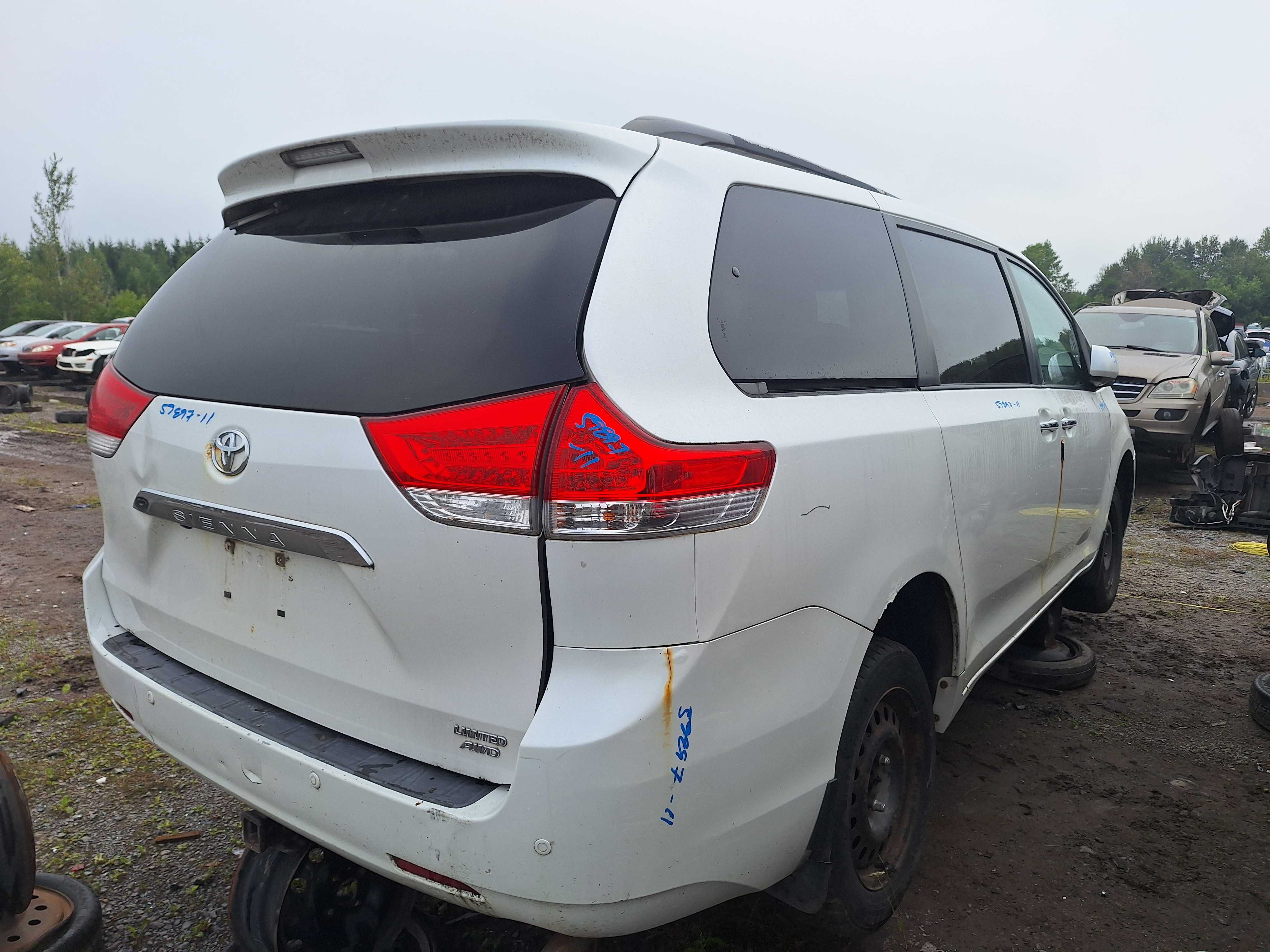 TOYOTA SIENNA 2011
