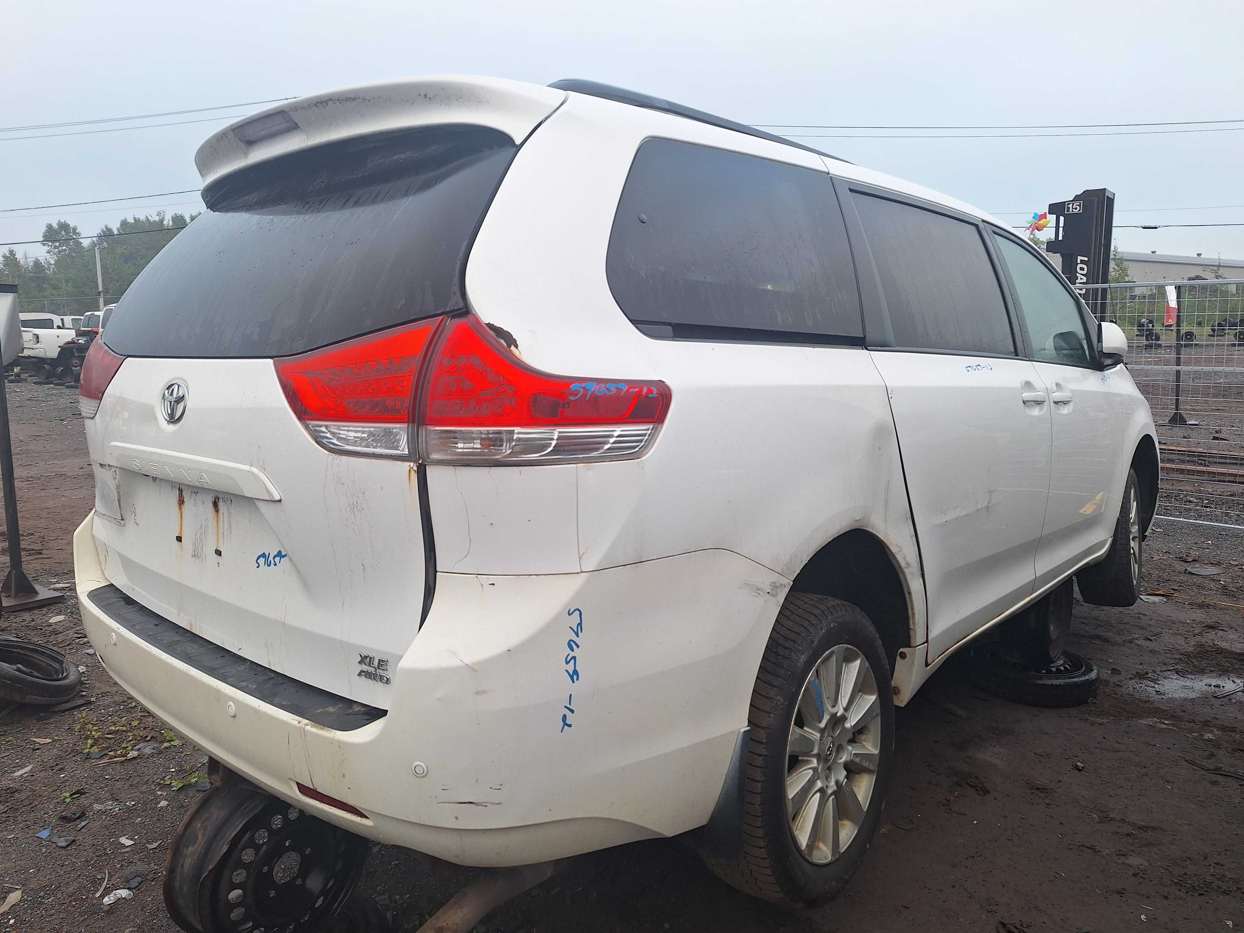 TOYOTA SIENNA 2012