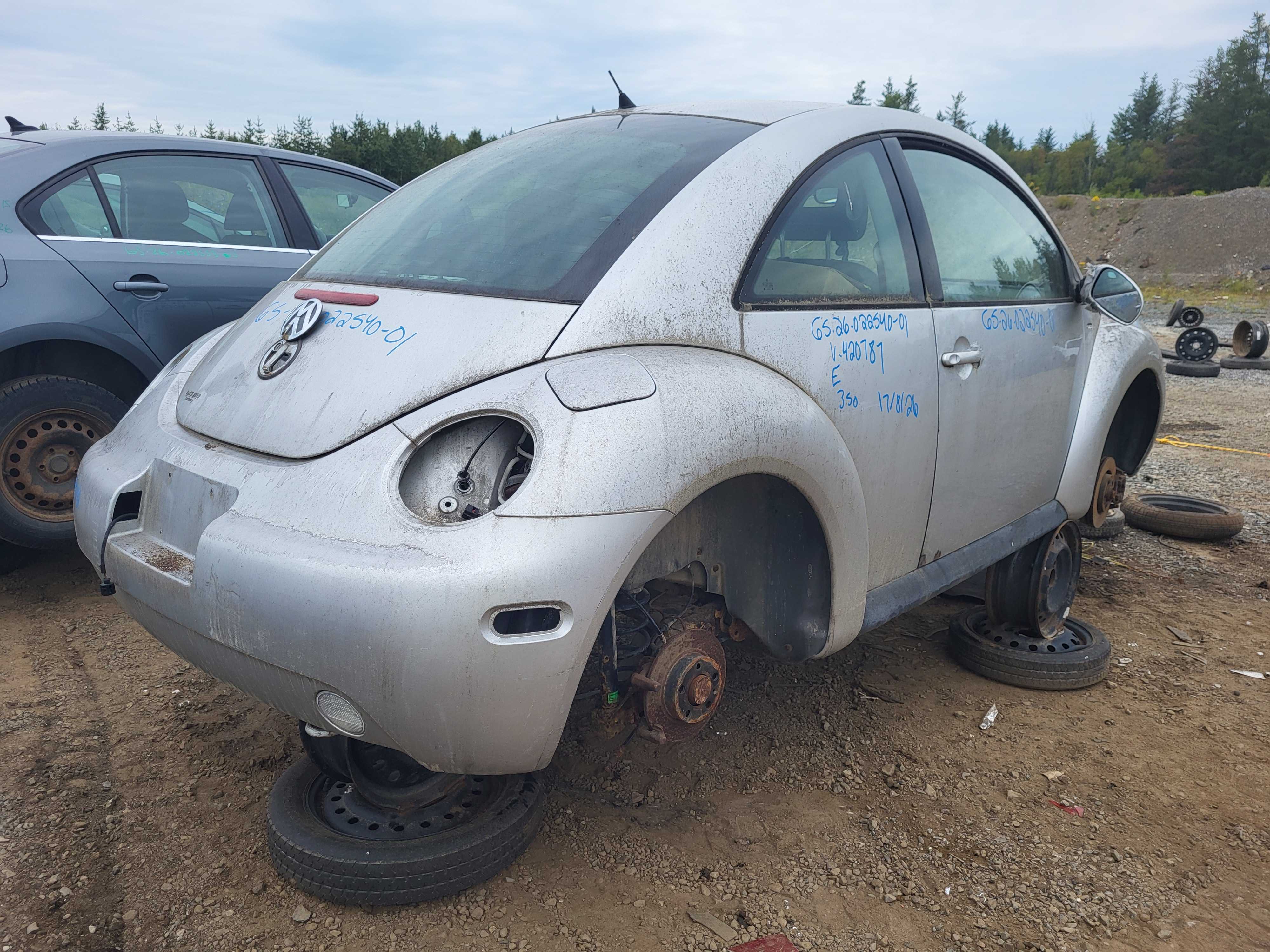 VOLKSWAGEN NEW BEETLE 2001