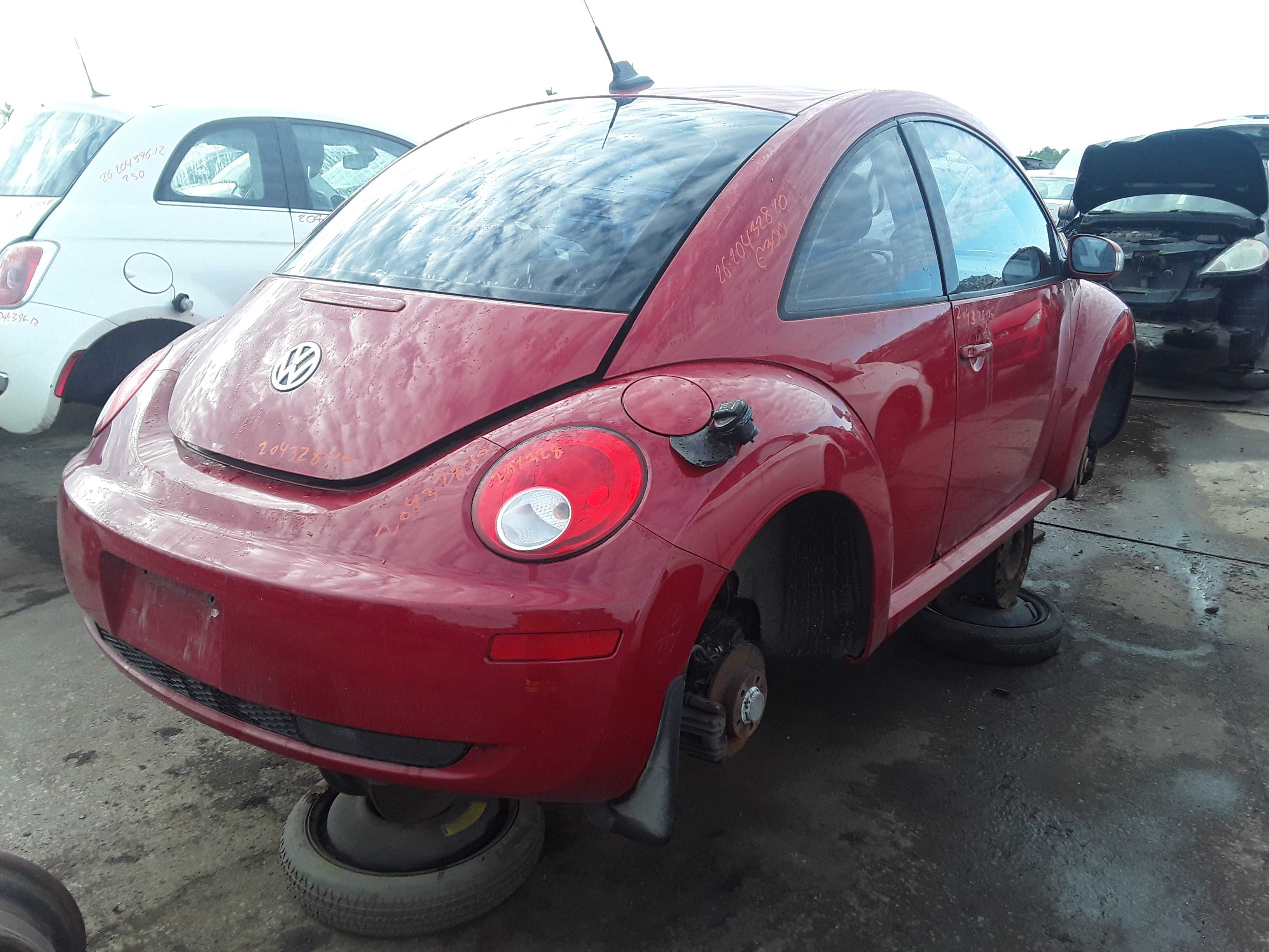 VOLKSWAGEN NEW BEETLE 2010