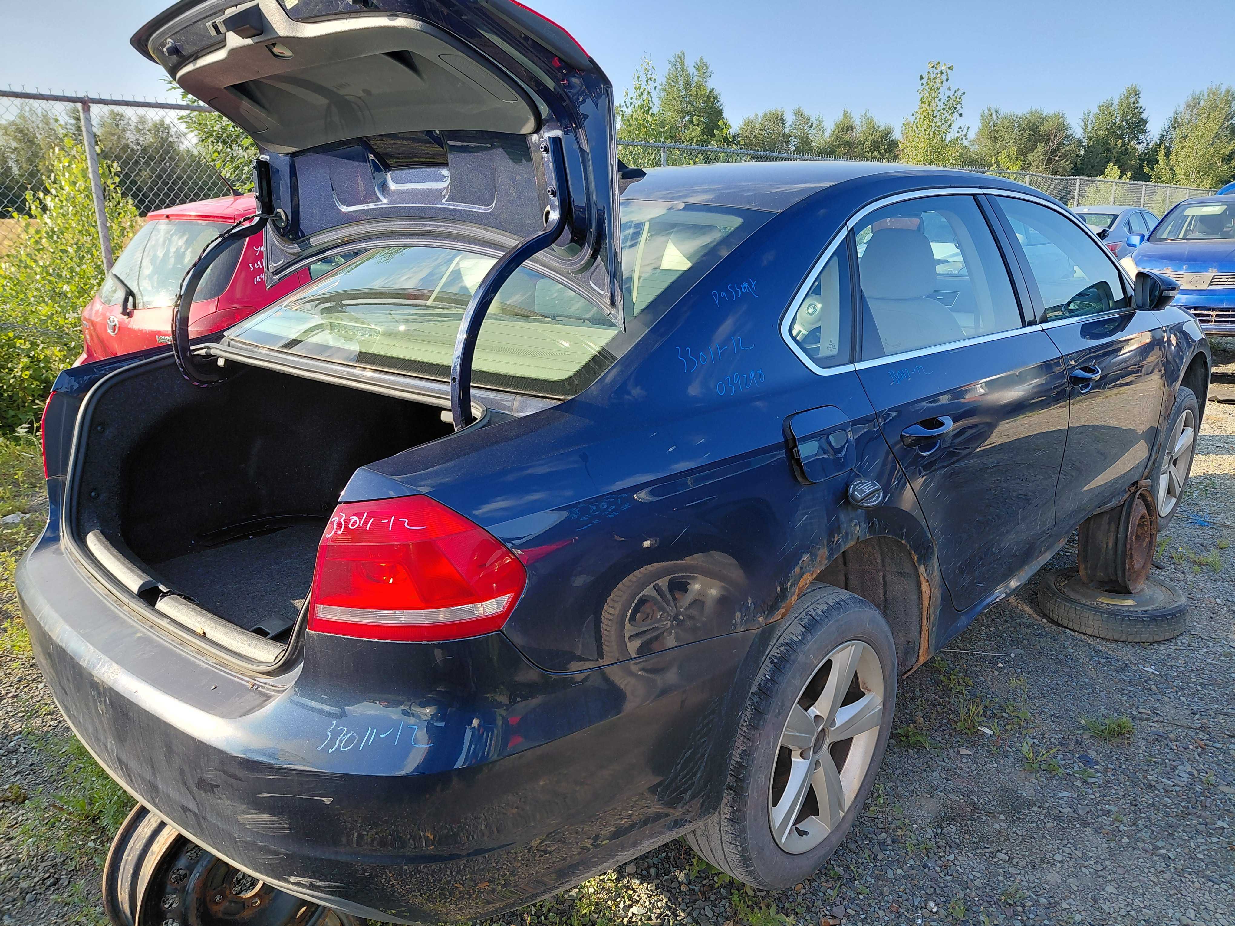VOLKSWAGEN PASSAT 2012