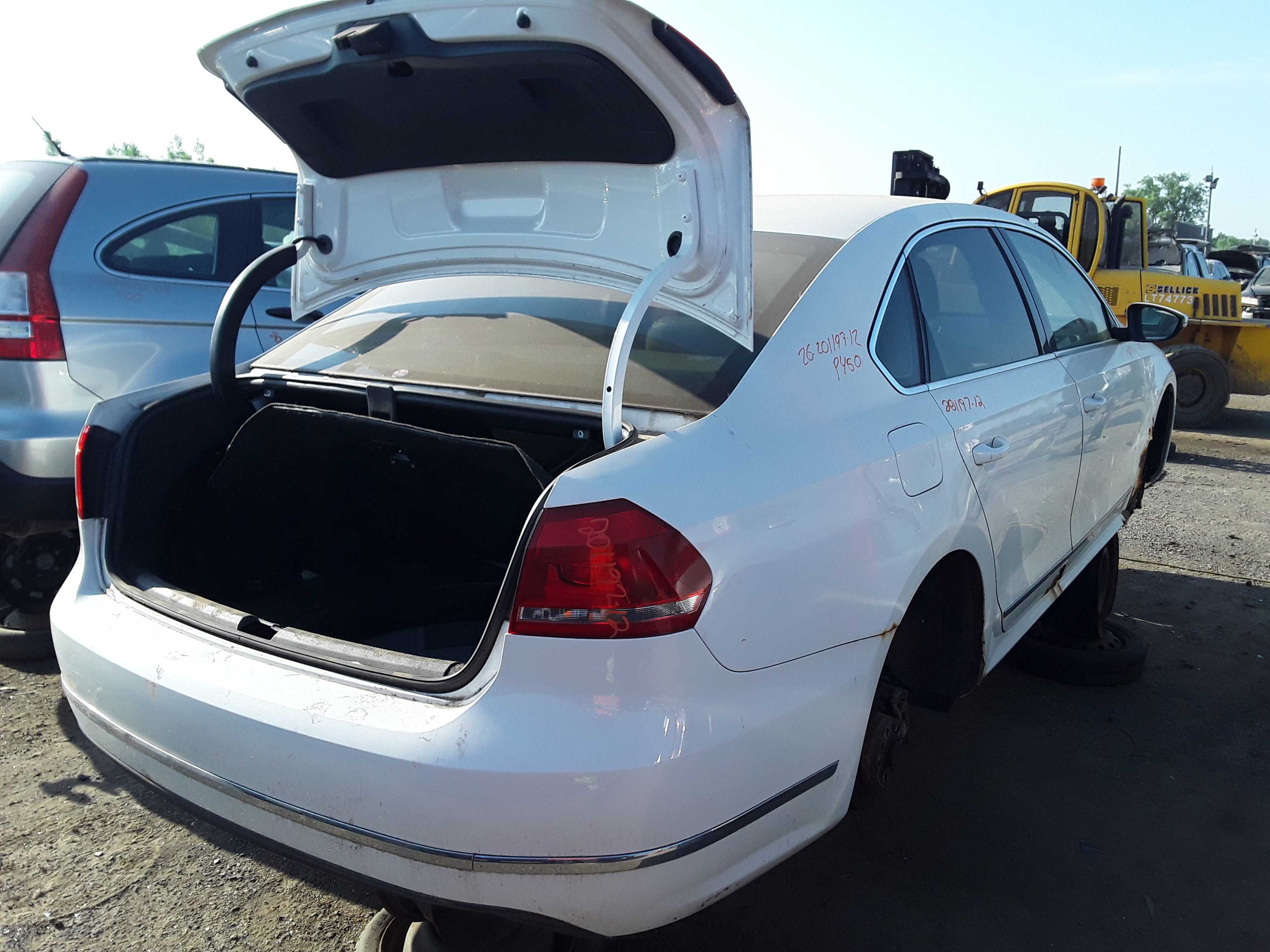 VOLKSWAGEN PASSAT 2012