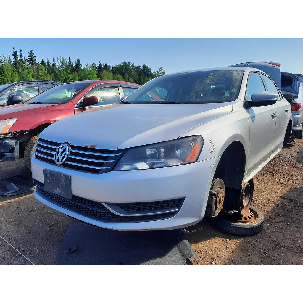 VOLKSWAGEN PASSAT 2013