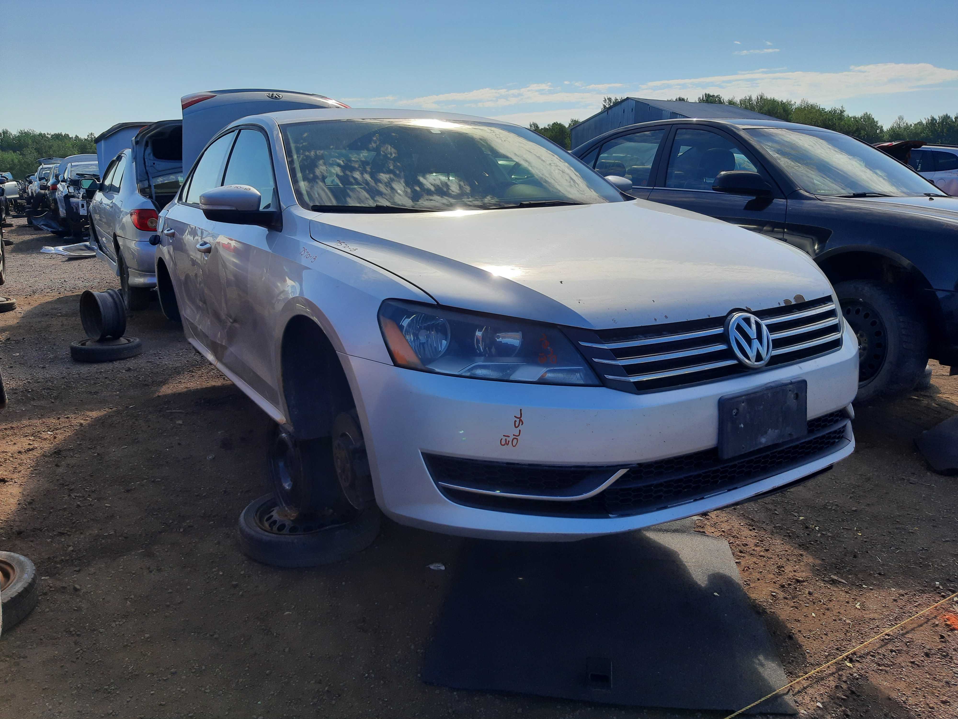VOLKSWAGEN PASSAT 2013