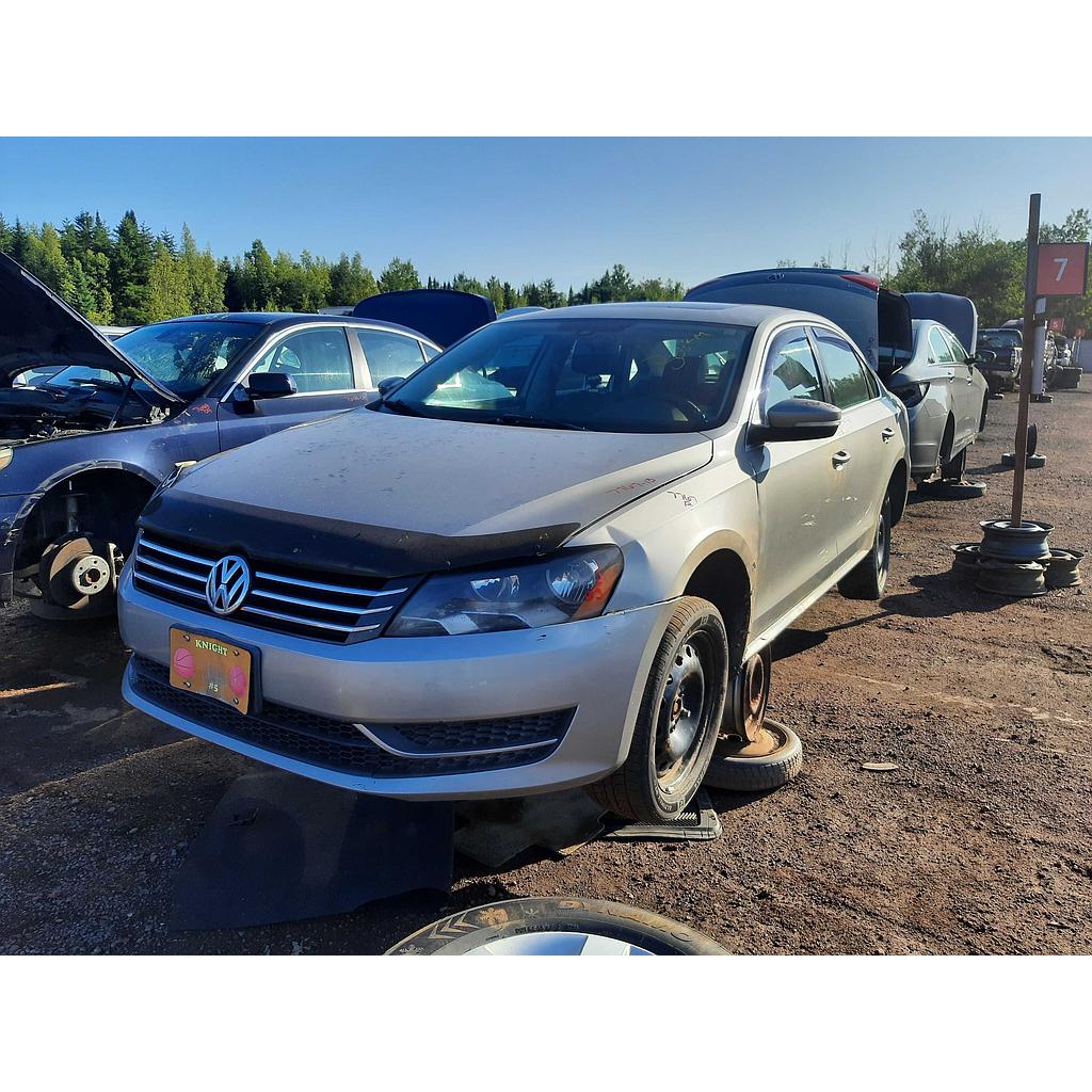 VOLKSWAGEN PASSAT 2013
