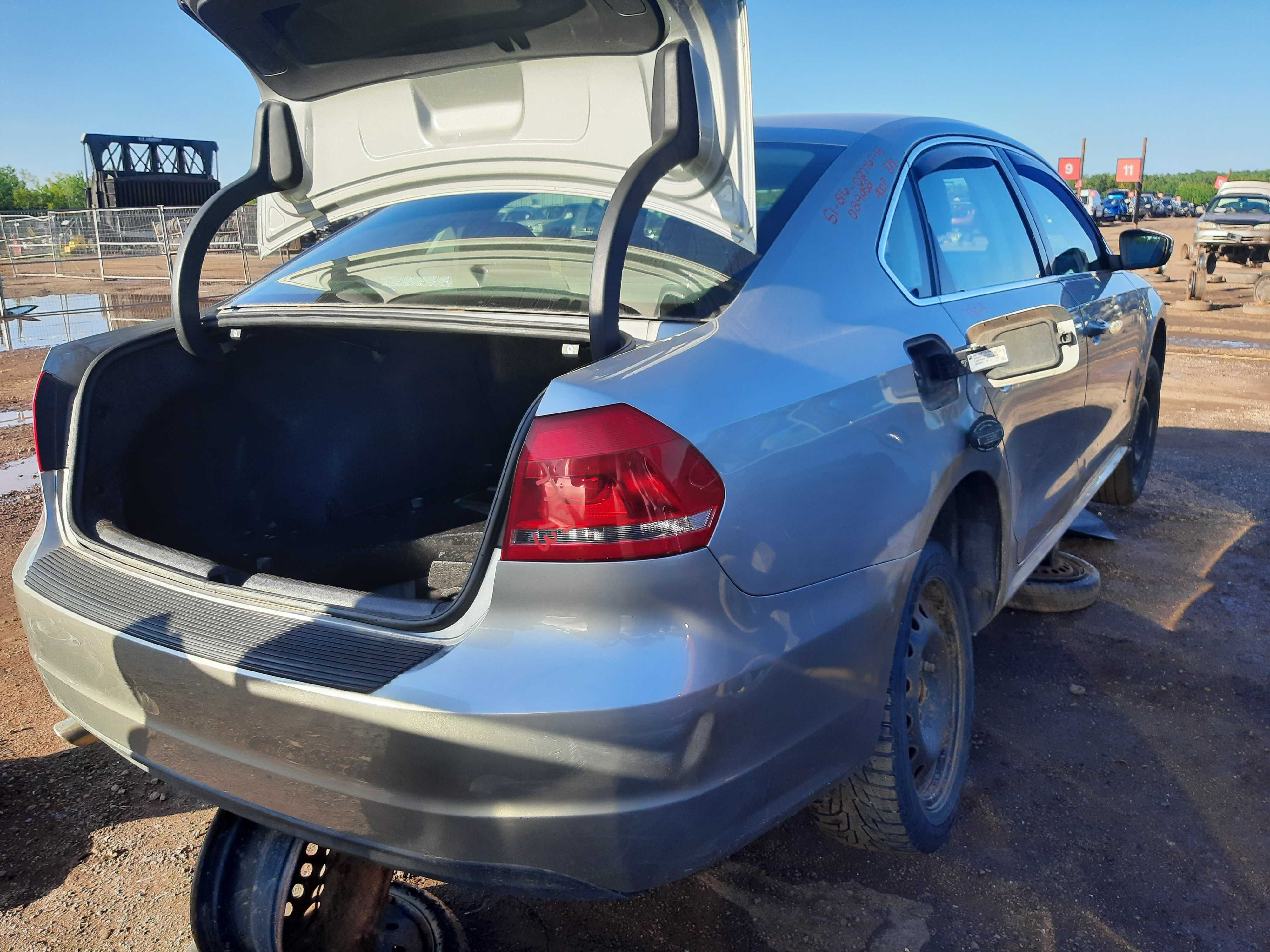 VOLKSWAGEN PASSAT 2013