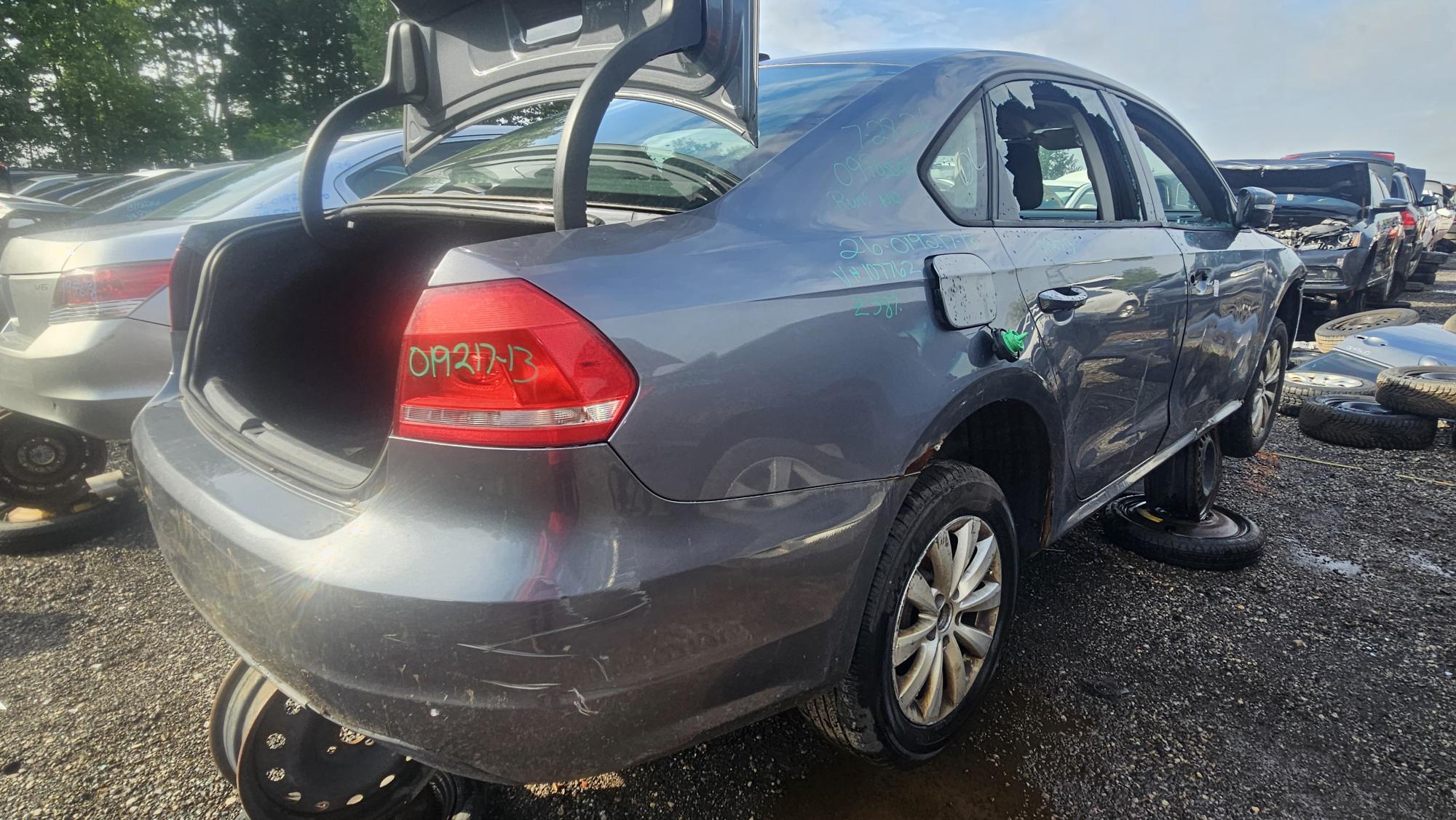 VOLKSWAGEN PASSAT 2013