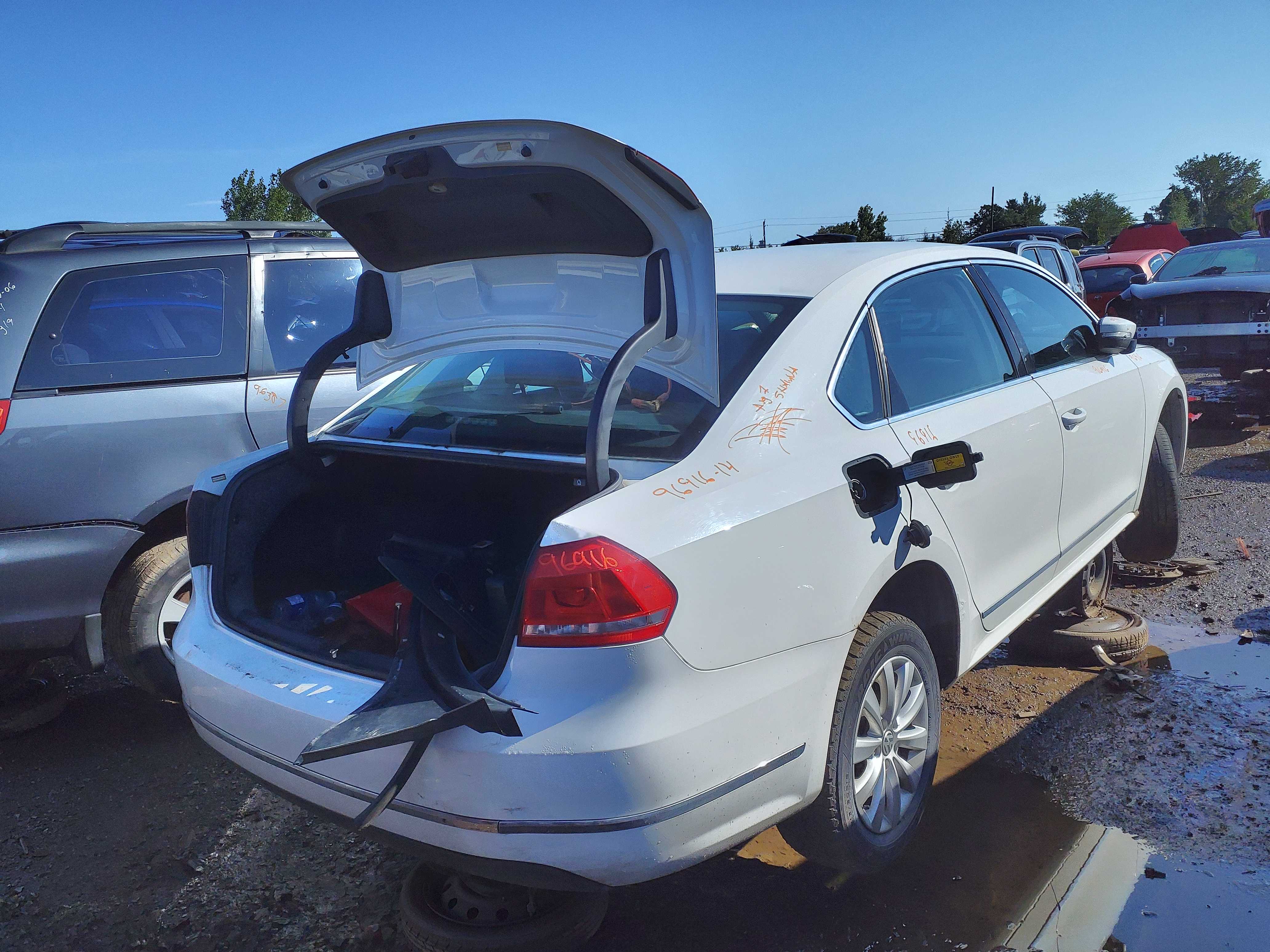 VOLKSWAGEN PASSAT 2014
