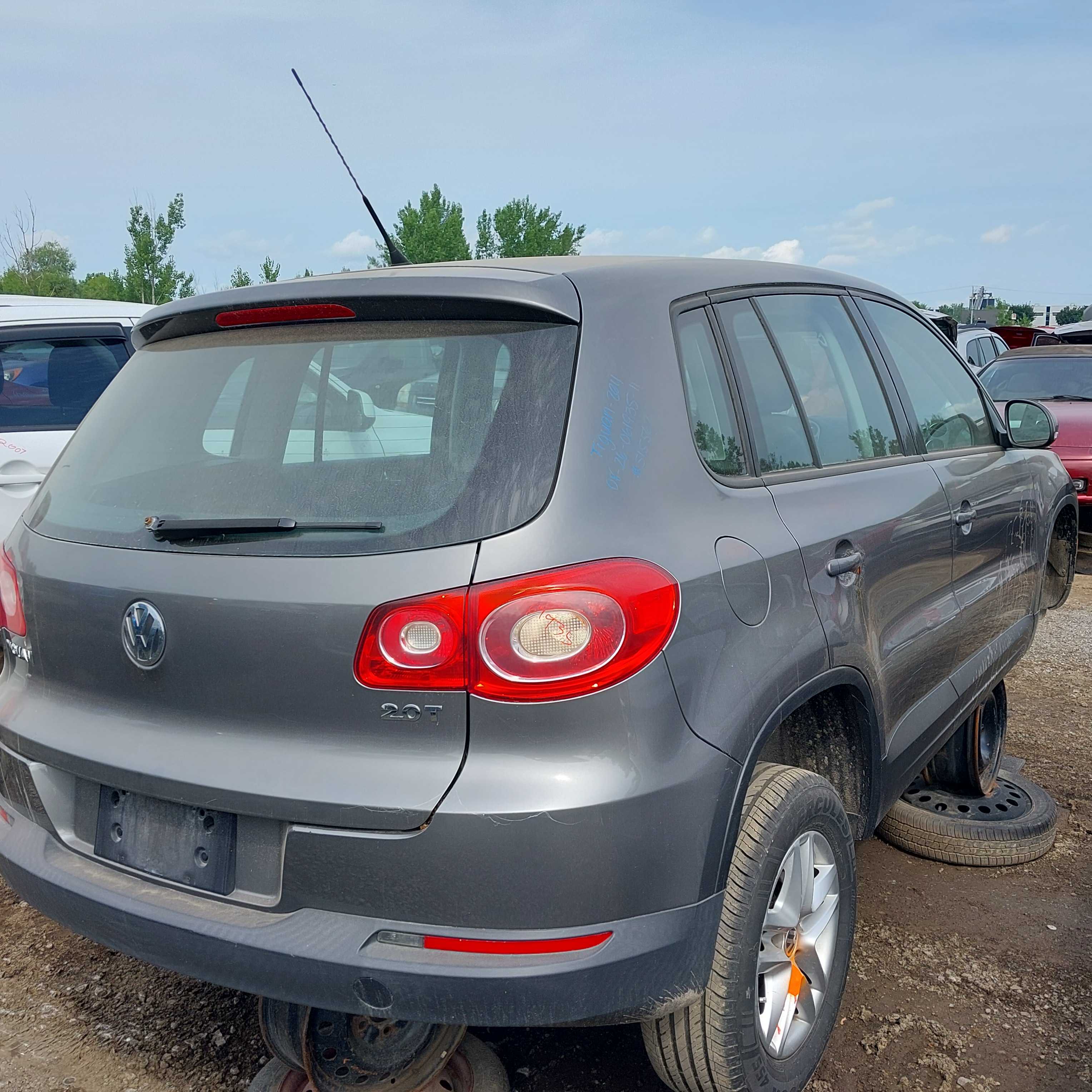 VOLKSWAGEN TIGUAN 2011