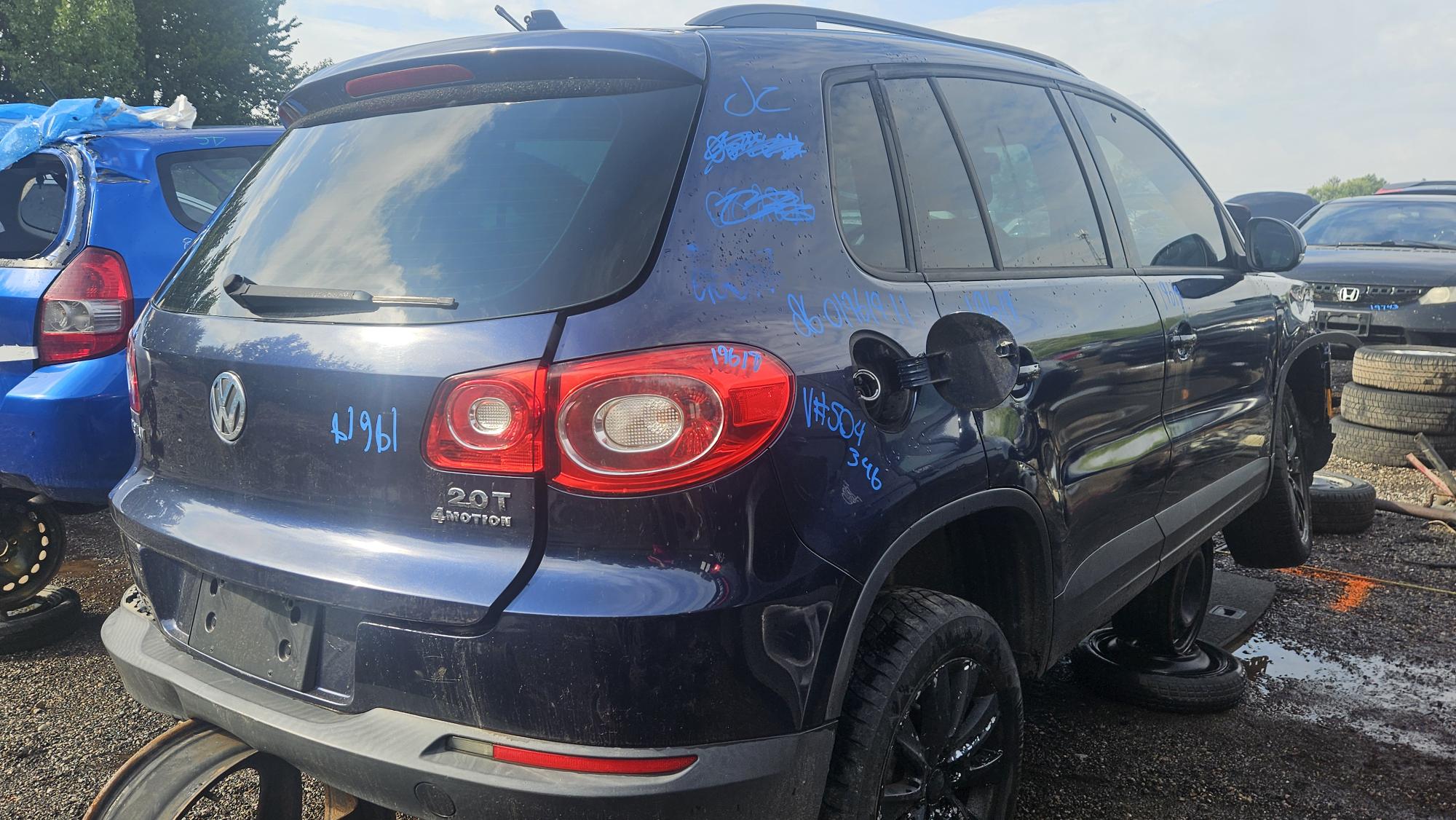 VOLKSWAGEN TIGUAN 2011