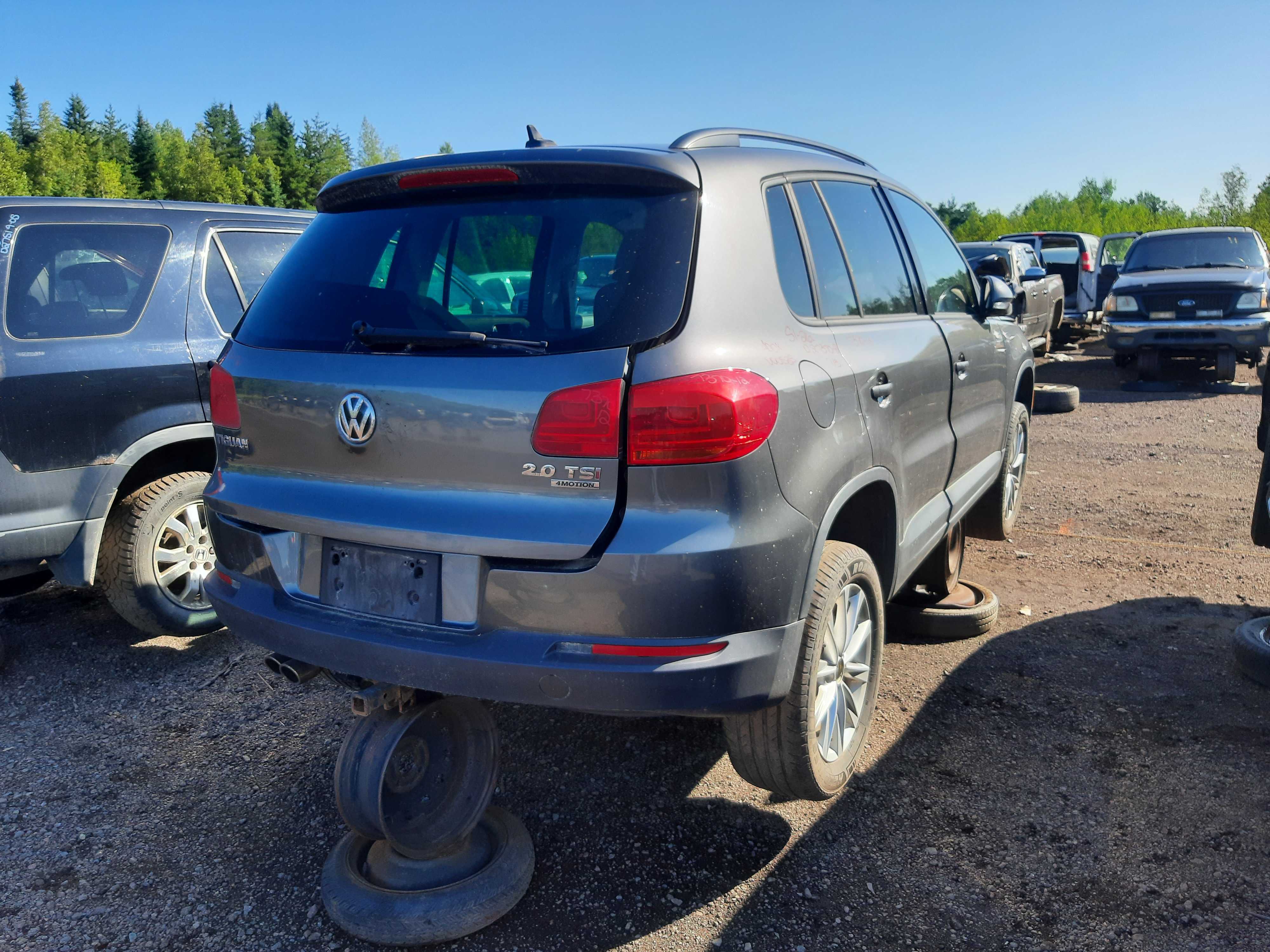 VOLKSWAGEN TIGUAN 2012