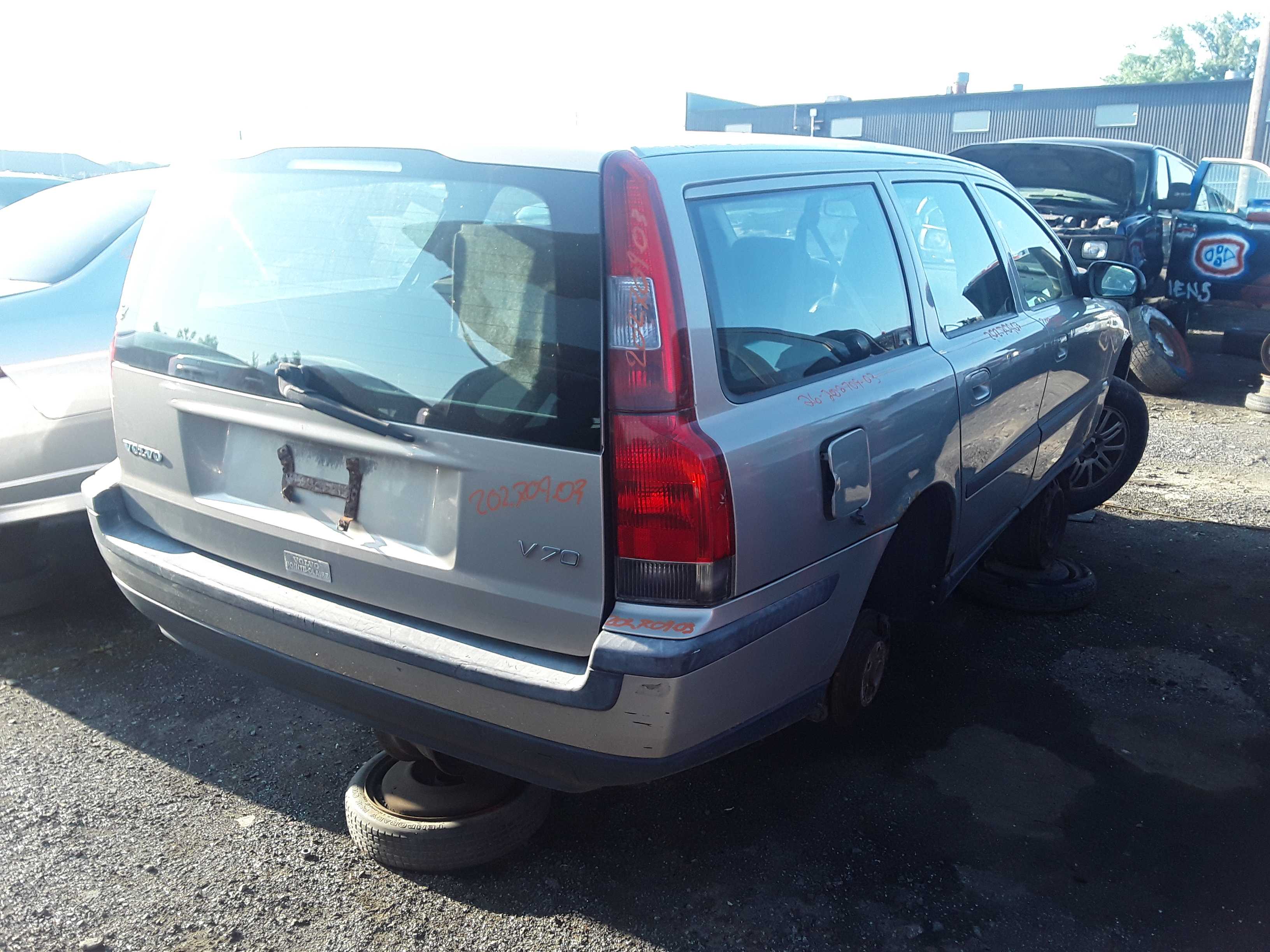 VOLVO V70 2003