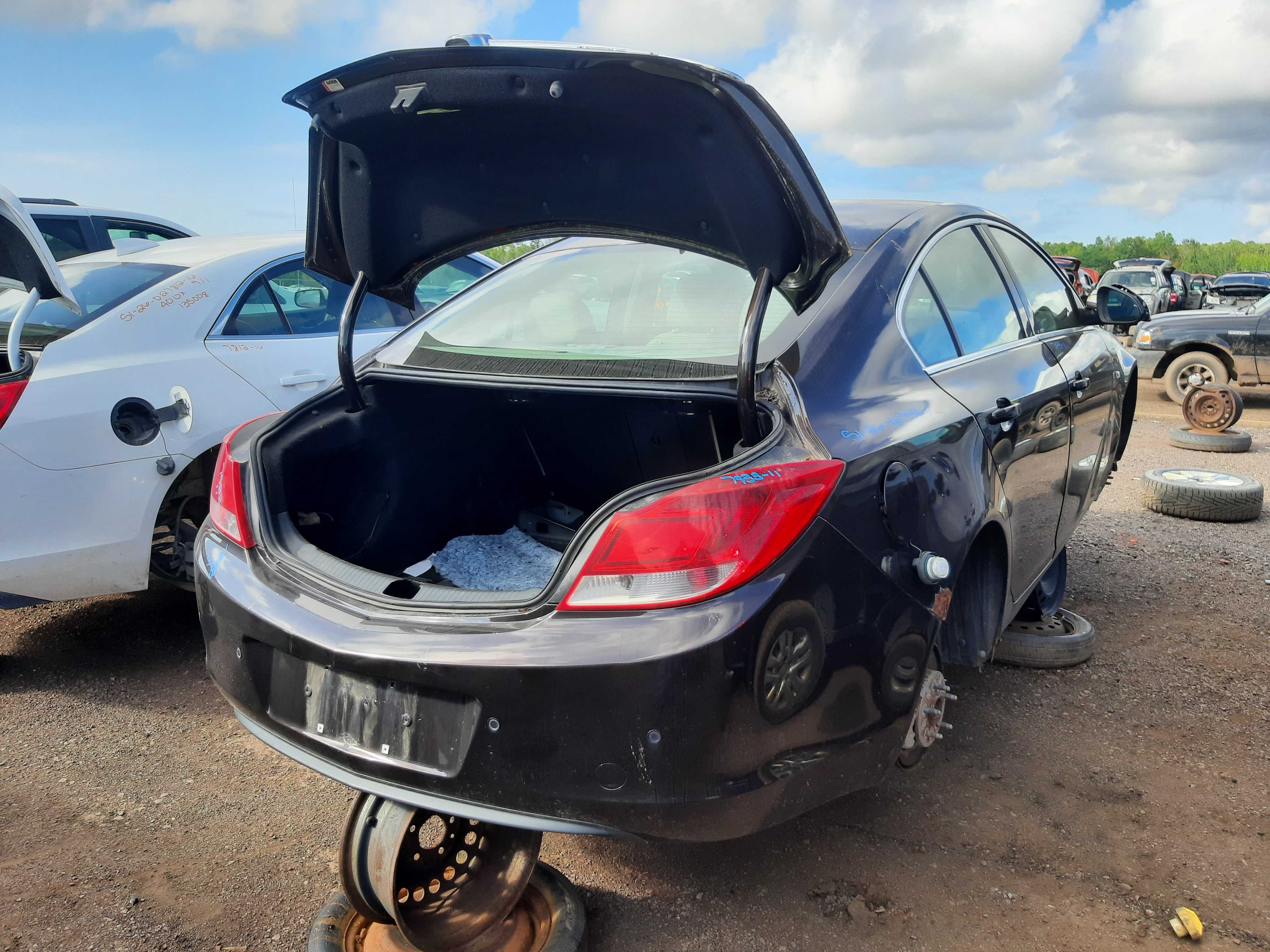 BUICK REGAL 2011
