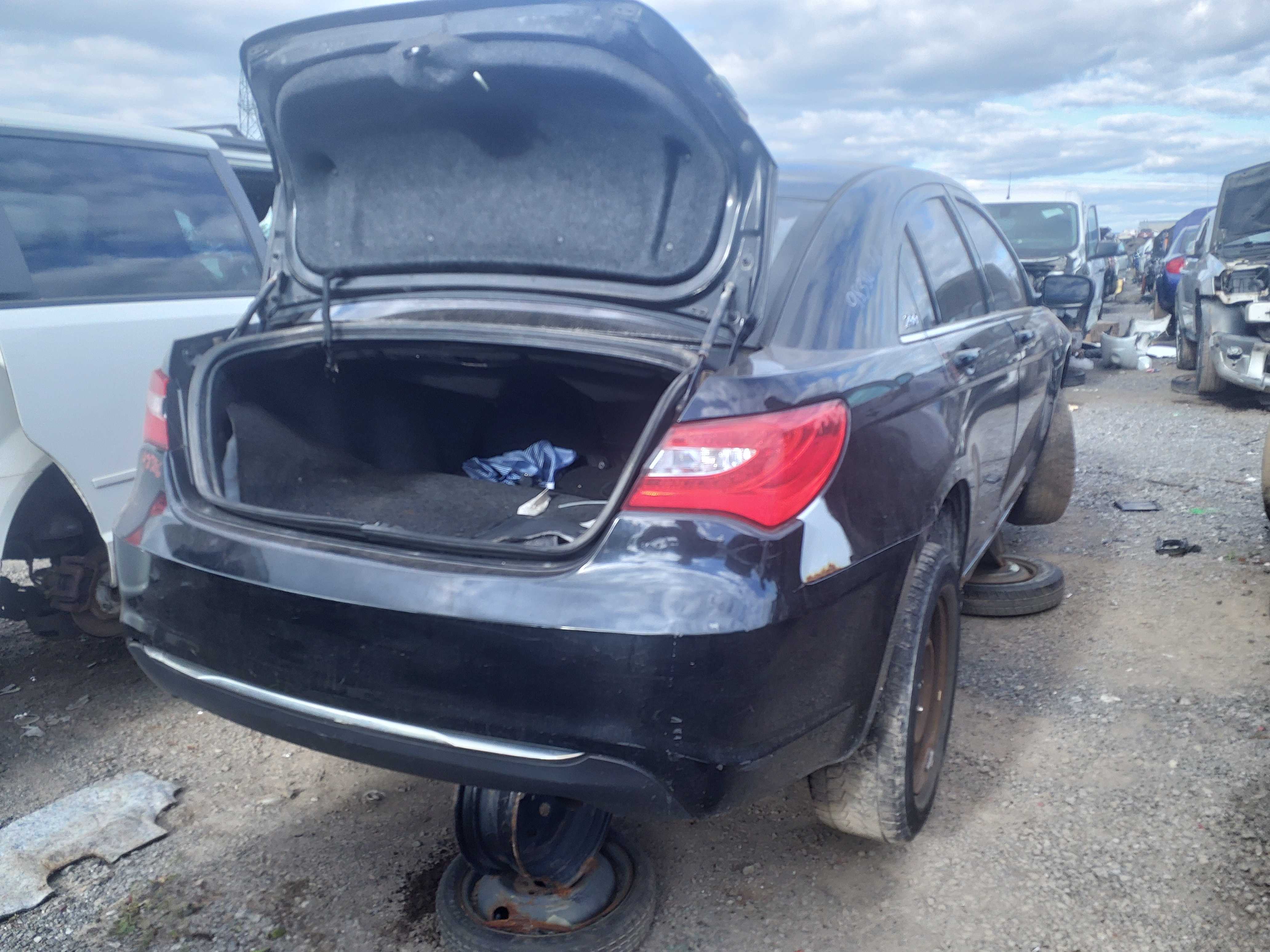 CHRYSLER 200 2012