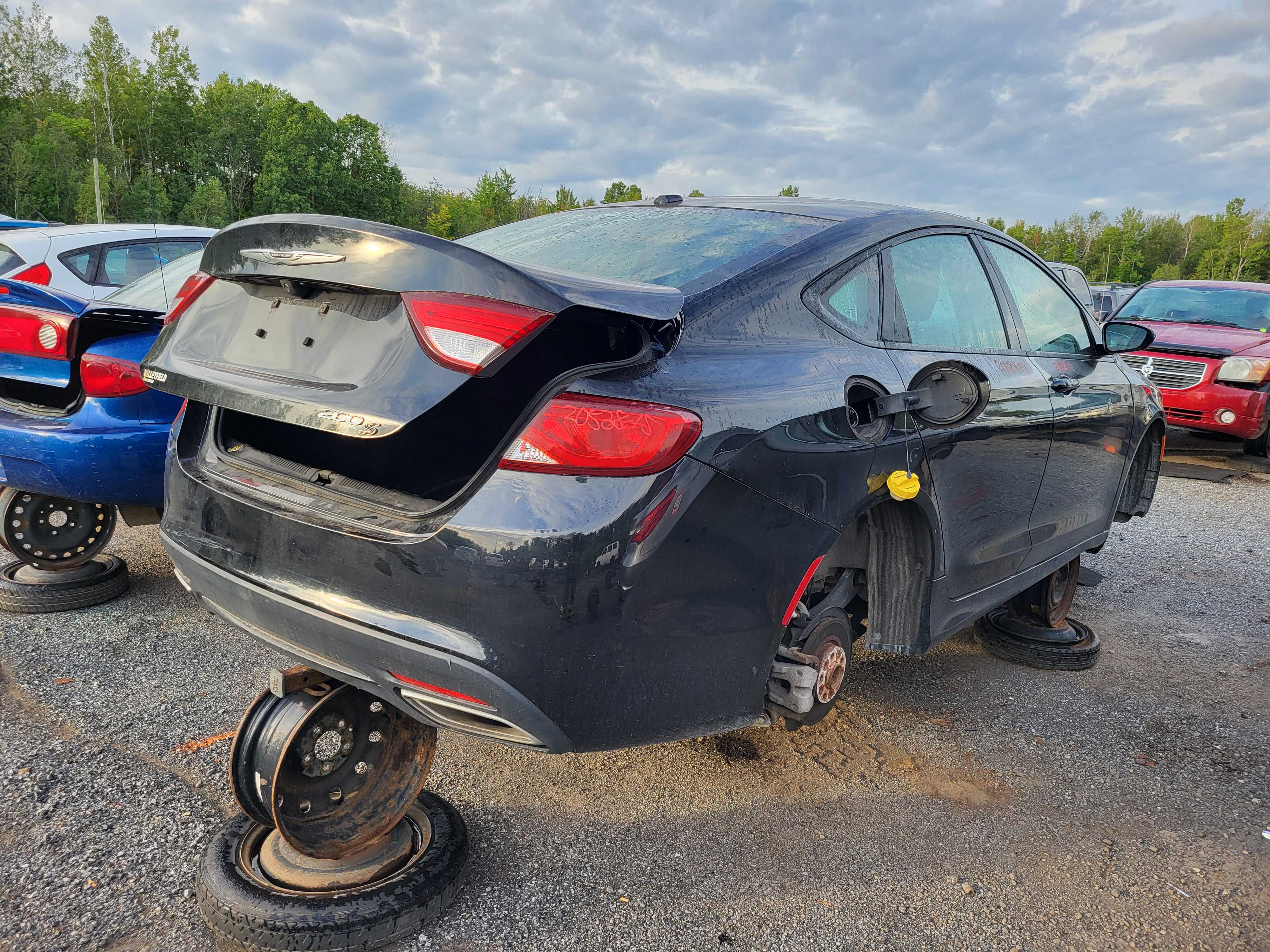 CHRYSLER 200 2015