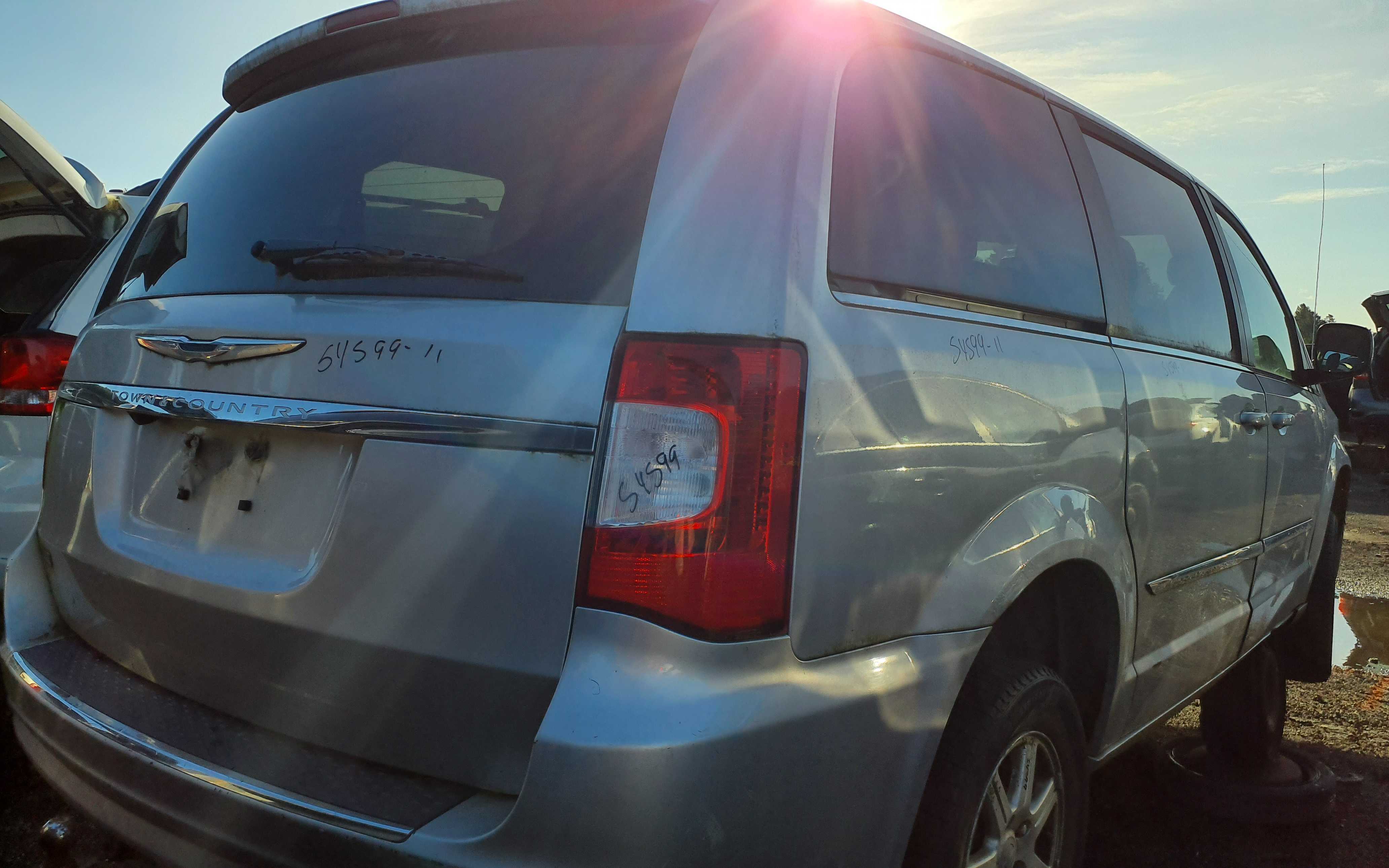 CHRYSLER TOWN &amp; COUNTRY 2011